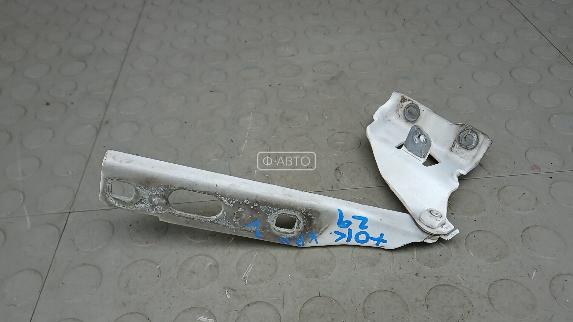 Петля капота