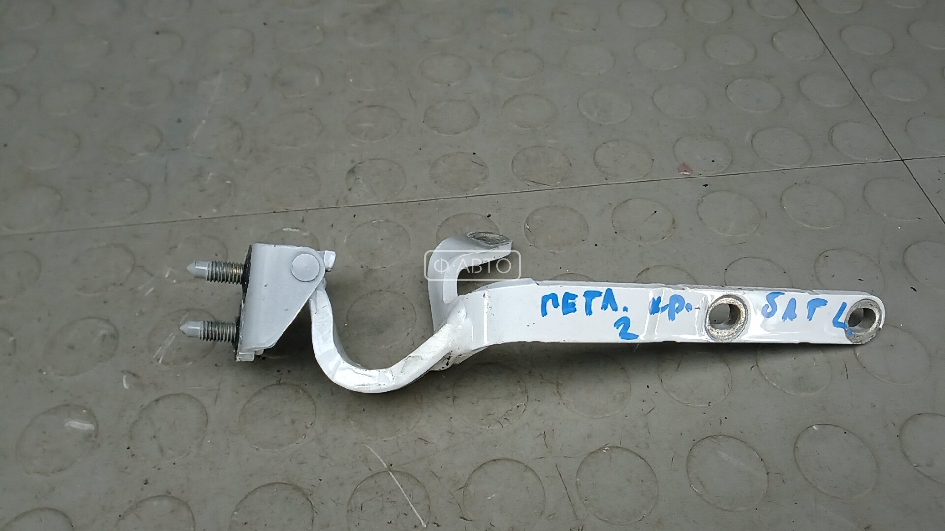 Петля крышки багажника