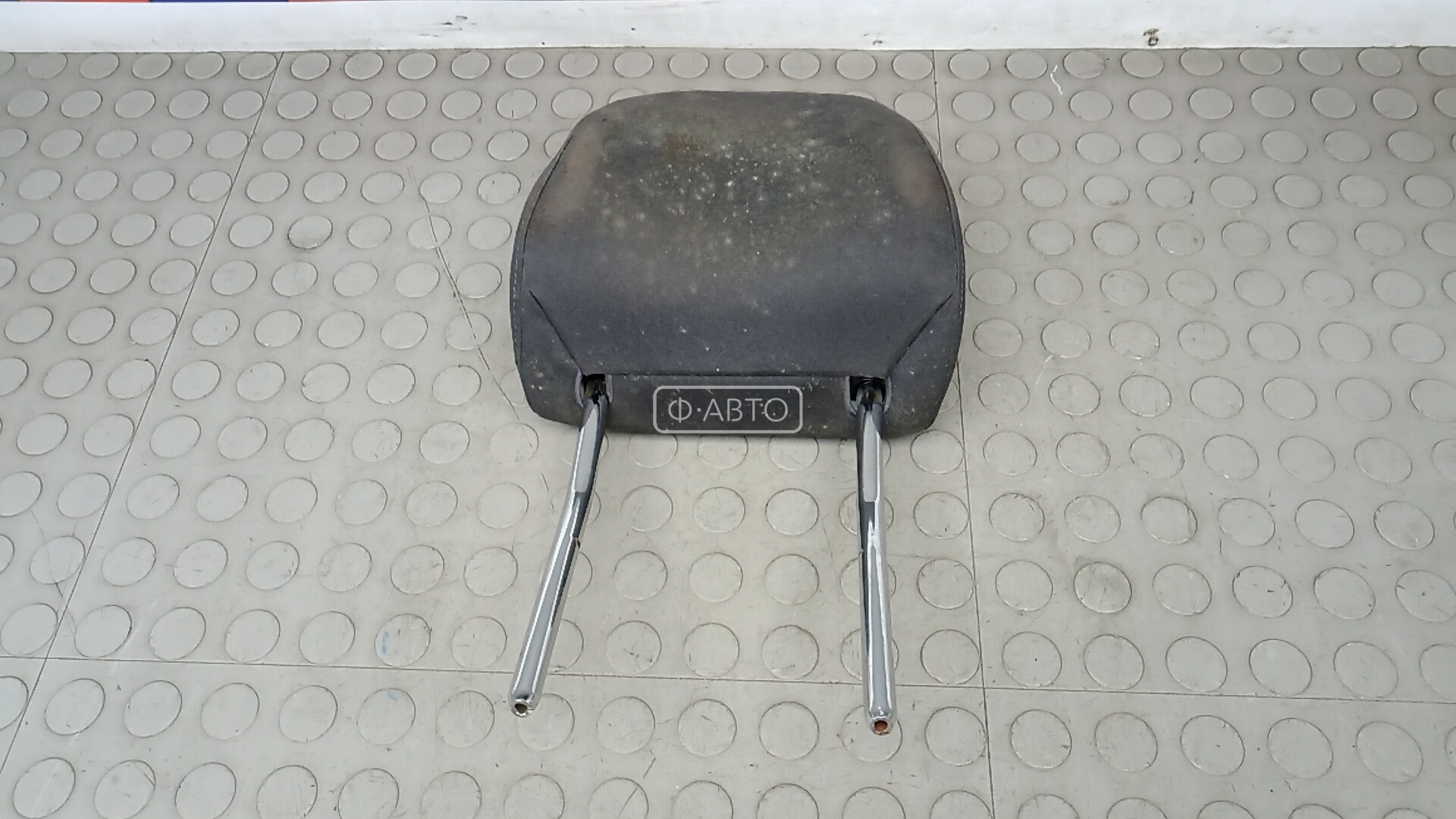 Подголовник передний