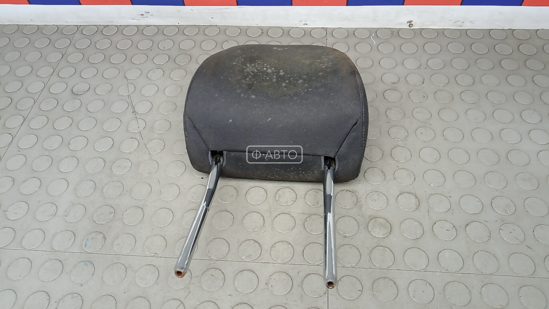 Подголовник передний