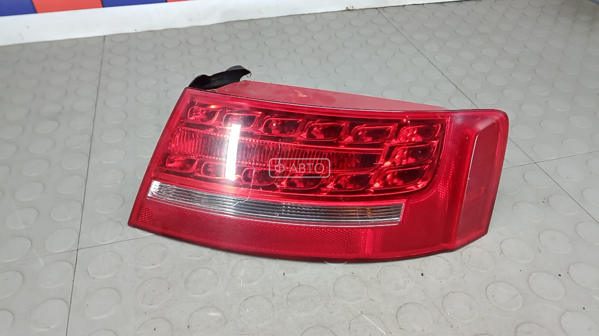 Фонарь задний правый