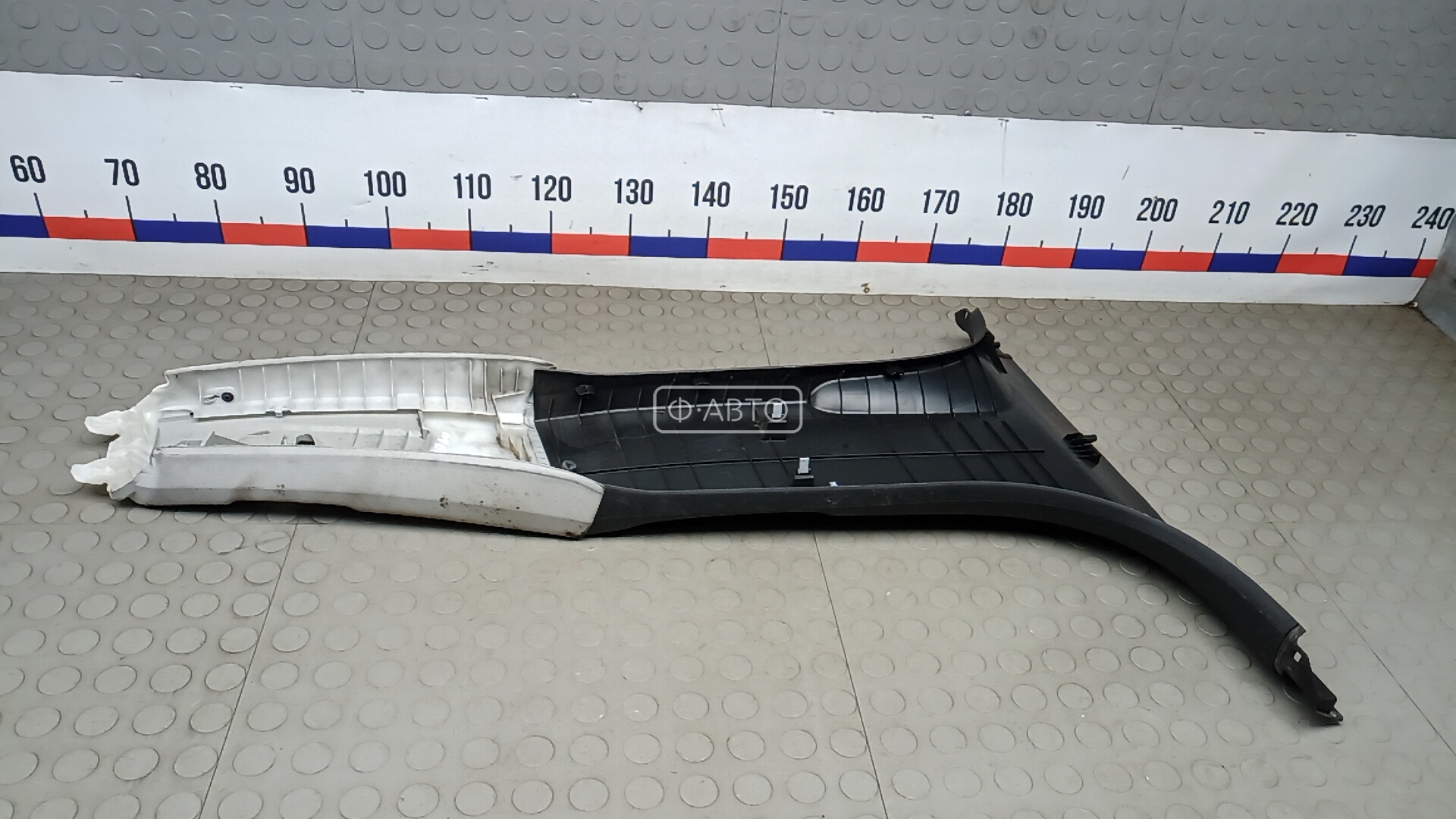 Обшивка стойки центральная левая