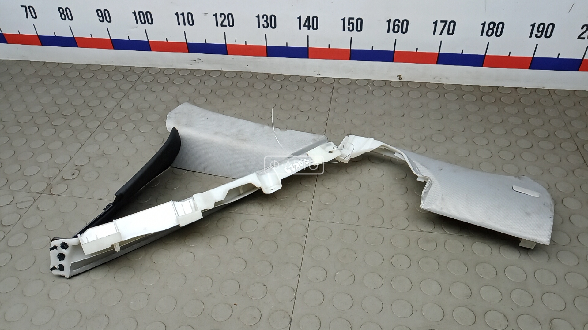 Обшивка стойки задняя левая