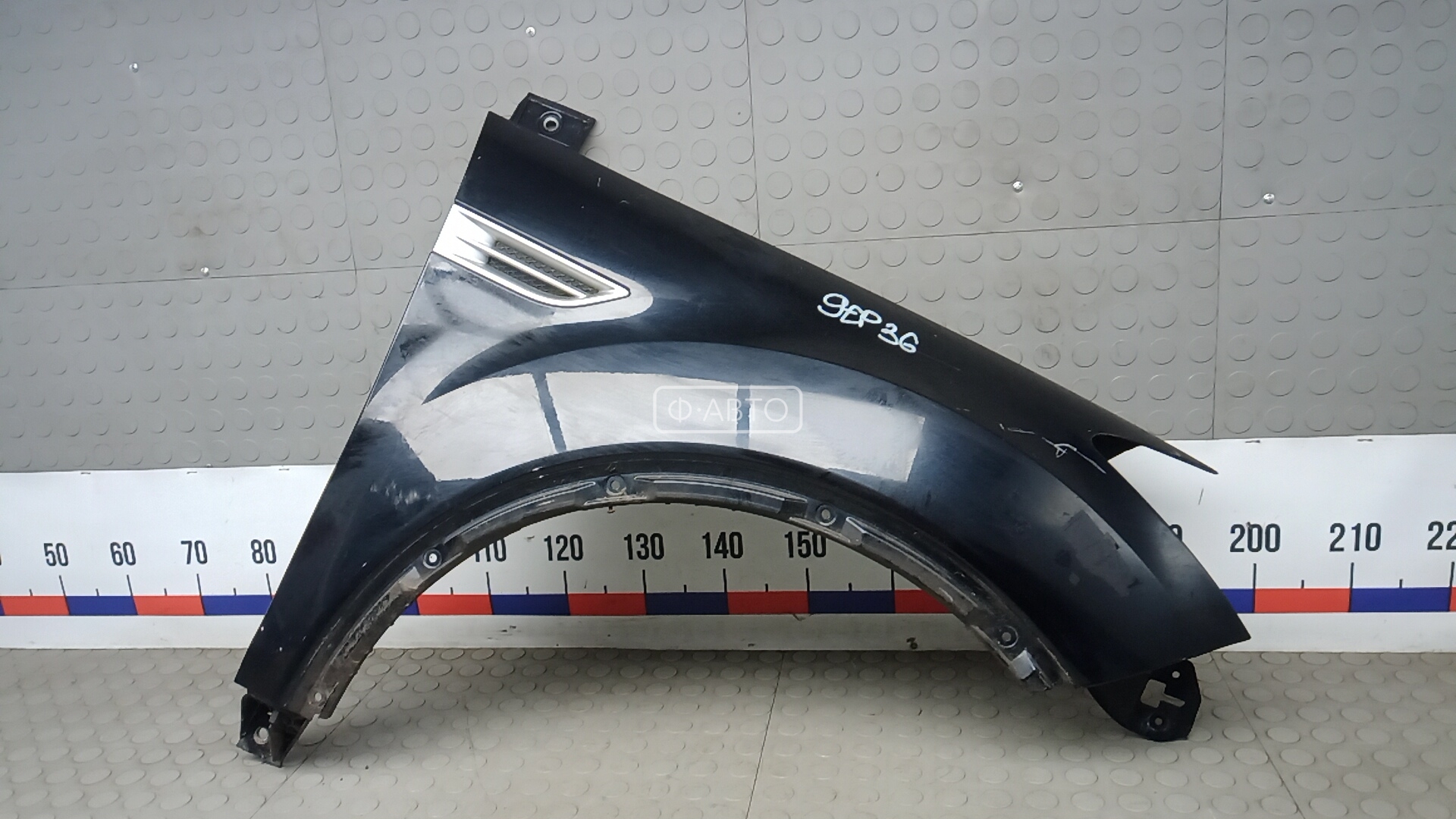 Крыло переднее правое