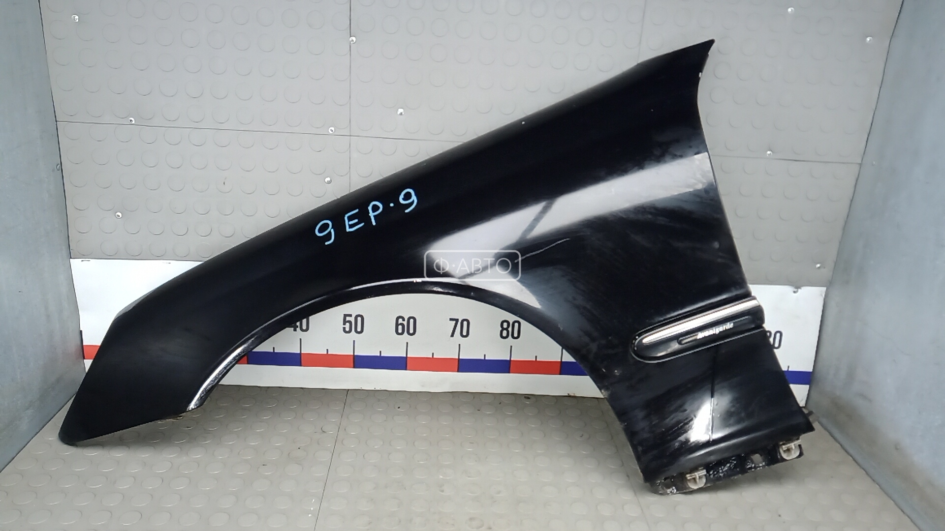 Крыло переднее левое