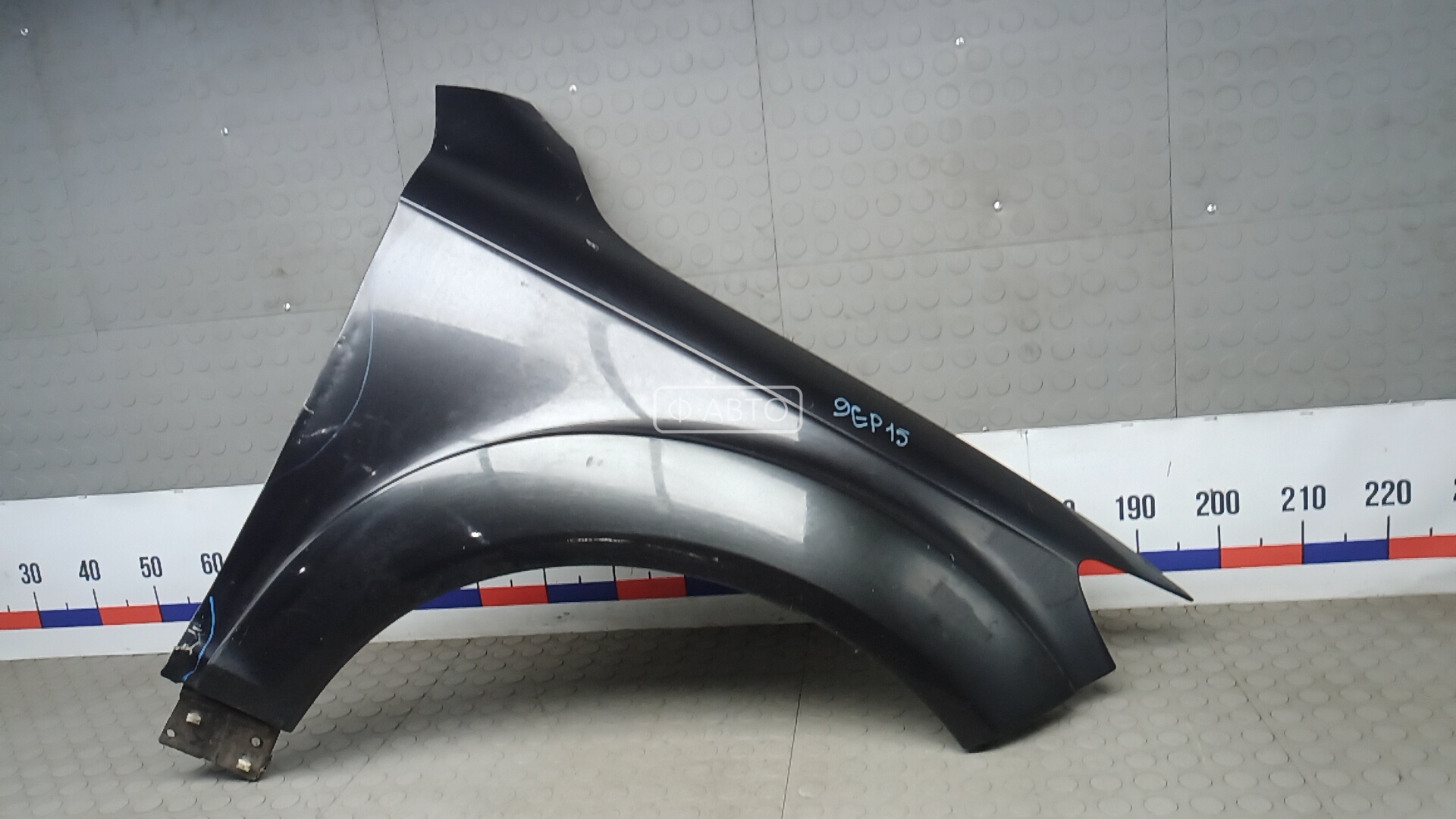 Крыло переднее правое