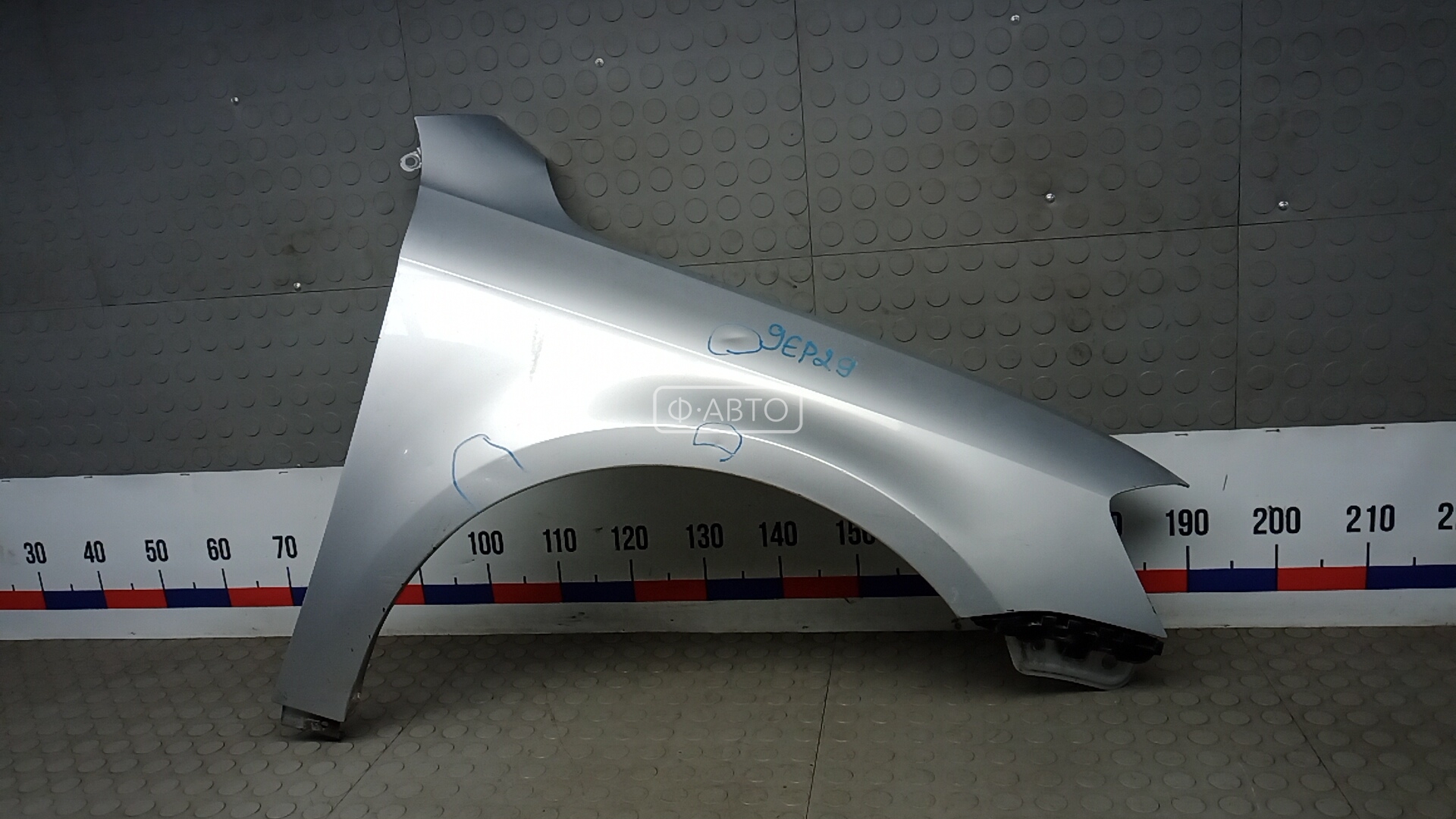 Крыло переднее правое