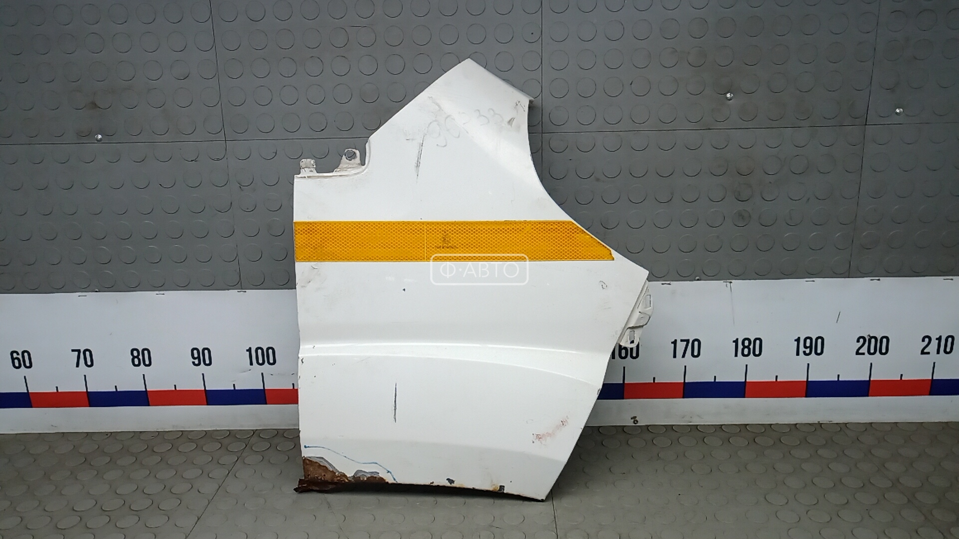 Крыло переднее правое