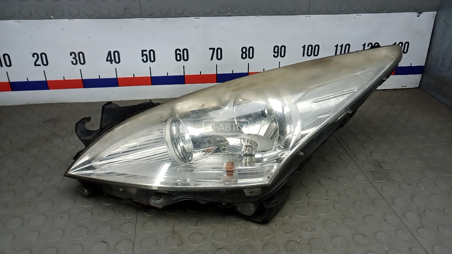 Фара левая