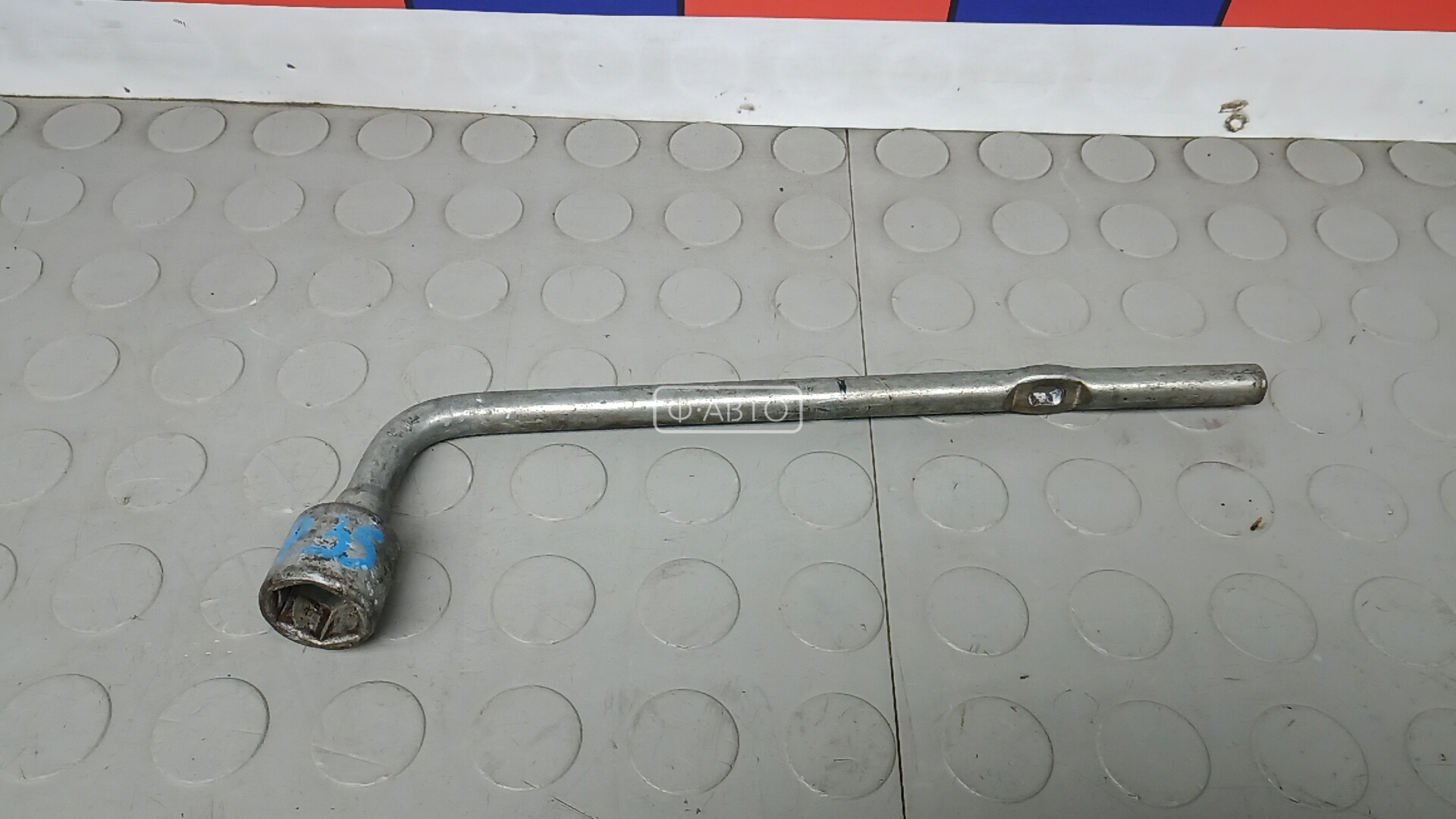 Ключ колесный