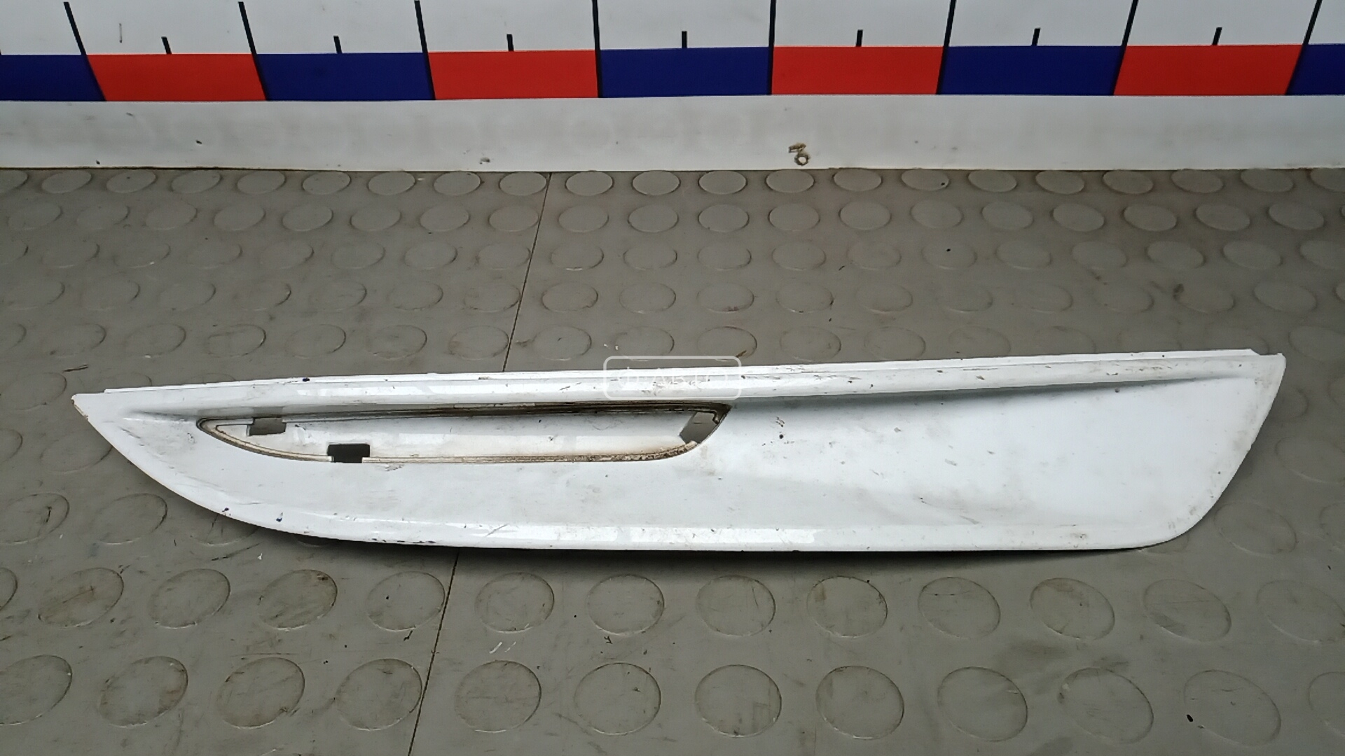 Ус под фару (ресничка) правый