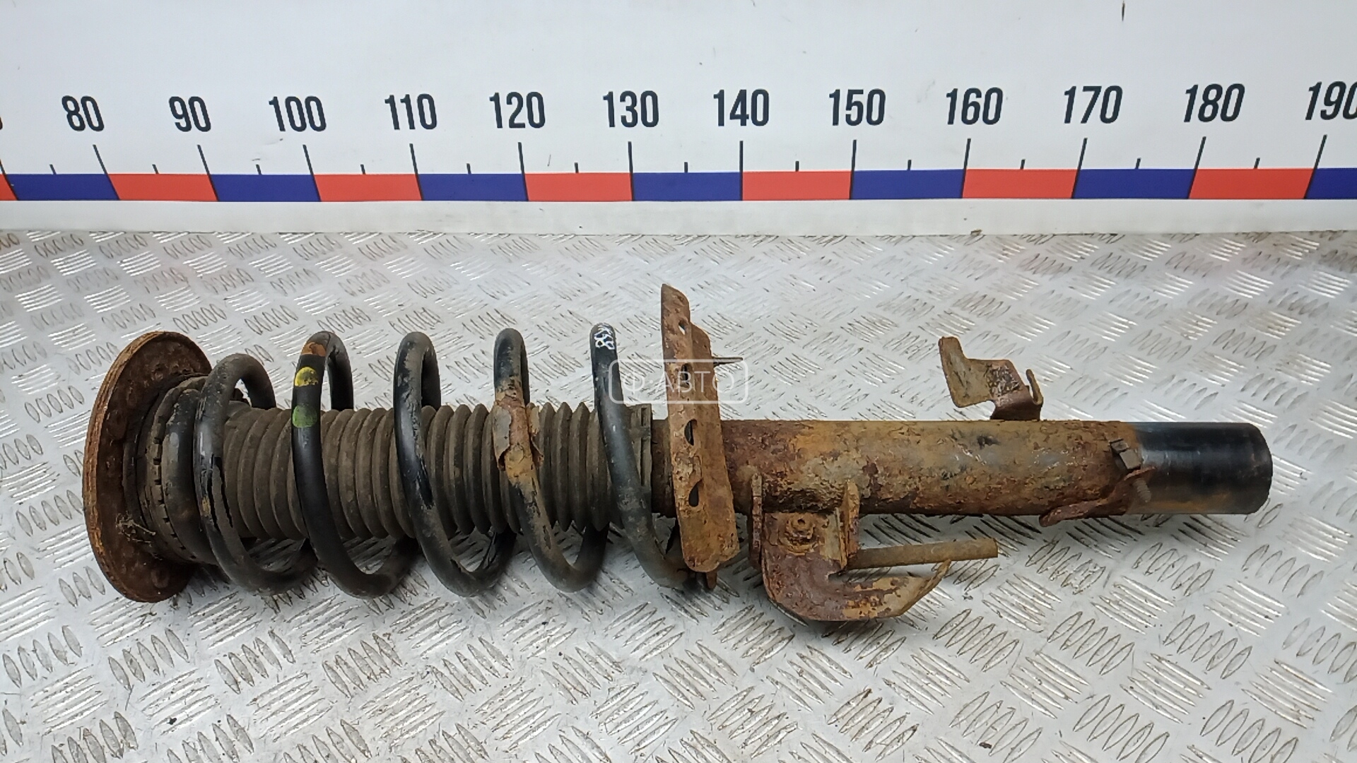 Стойка передняя правая