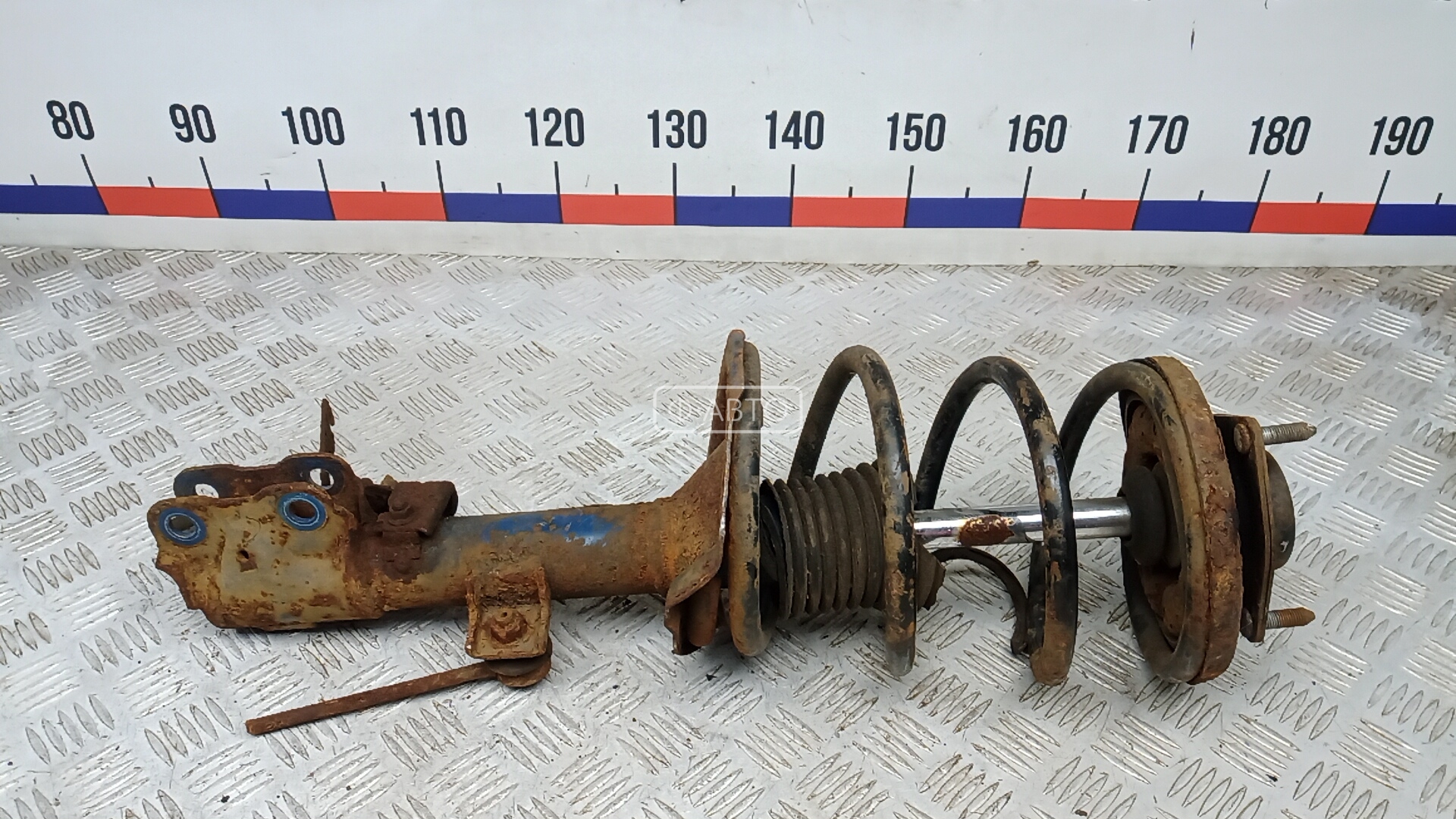 Стойка передняя левая