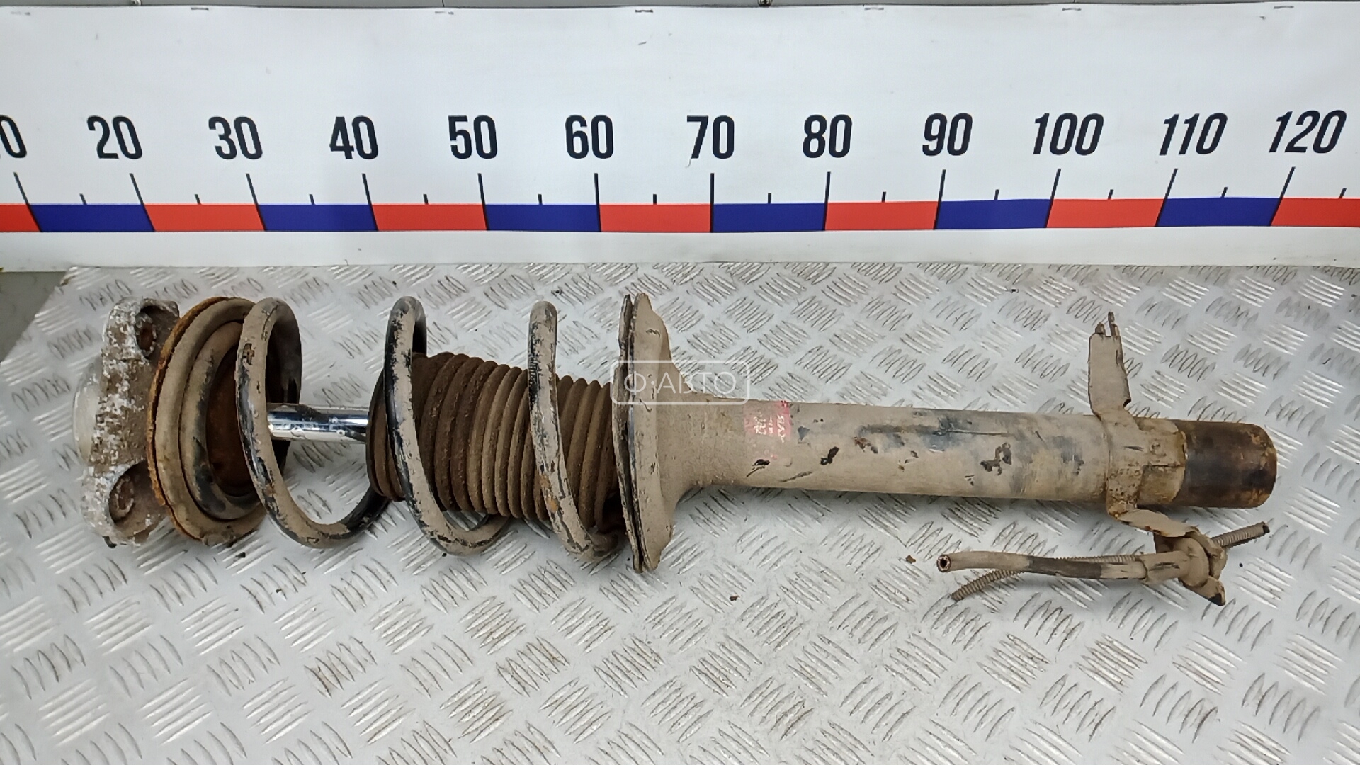 Стойка передняя левая