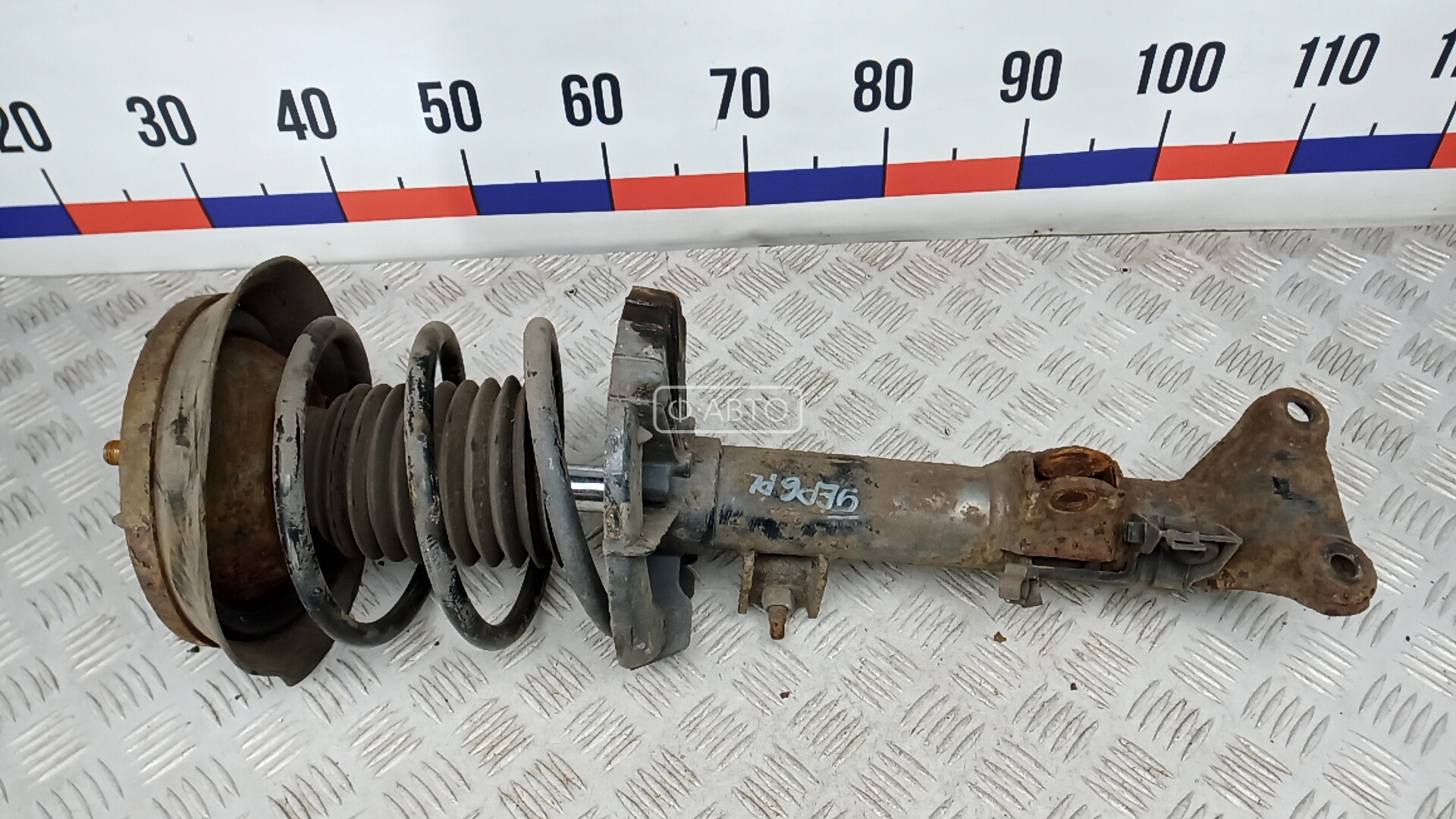 Стойка передняя левая