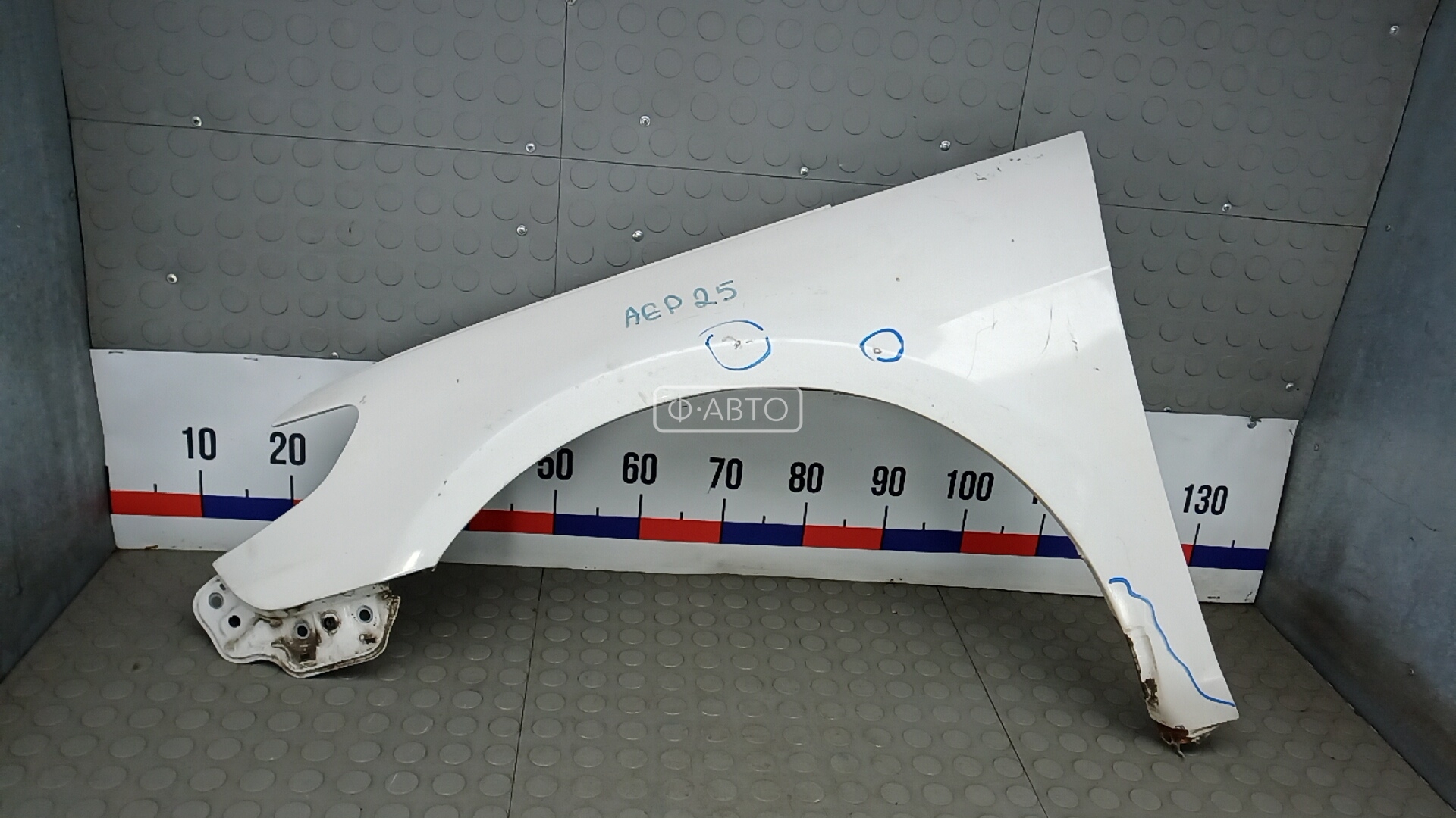 Крыло переднее левое