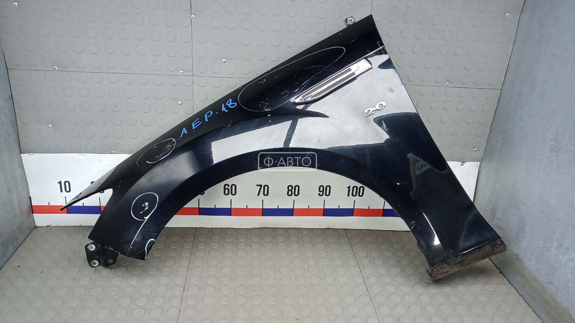 Крыло переднее левое