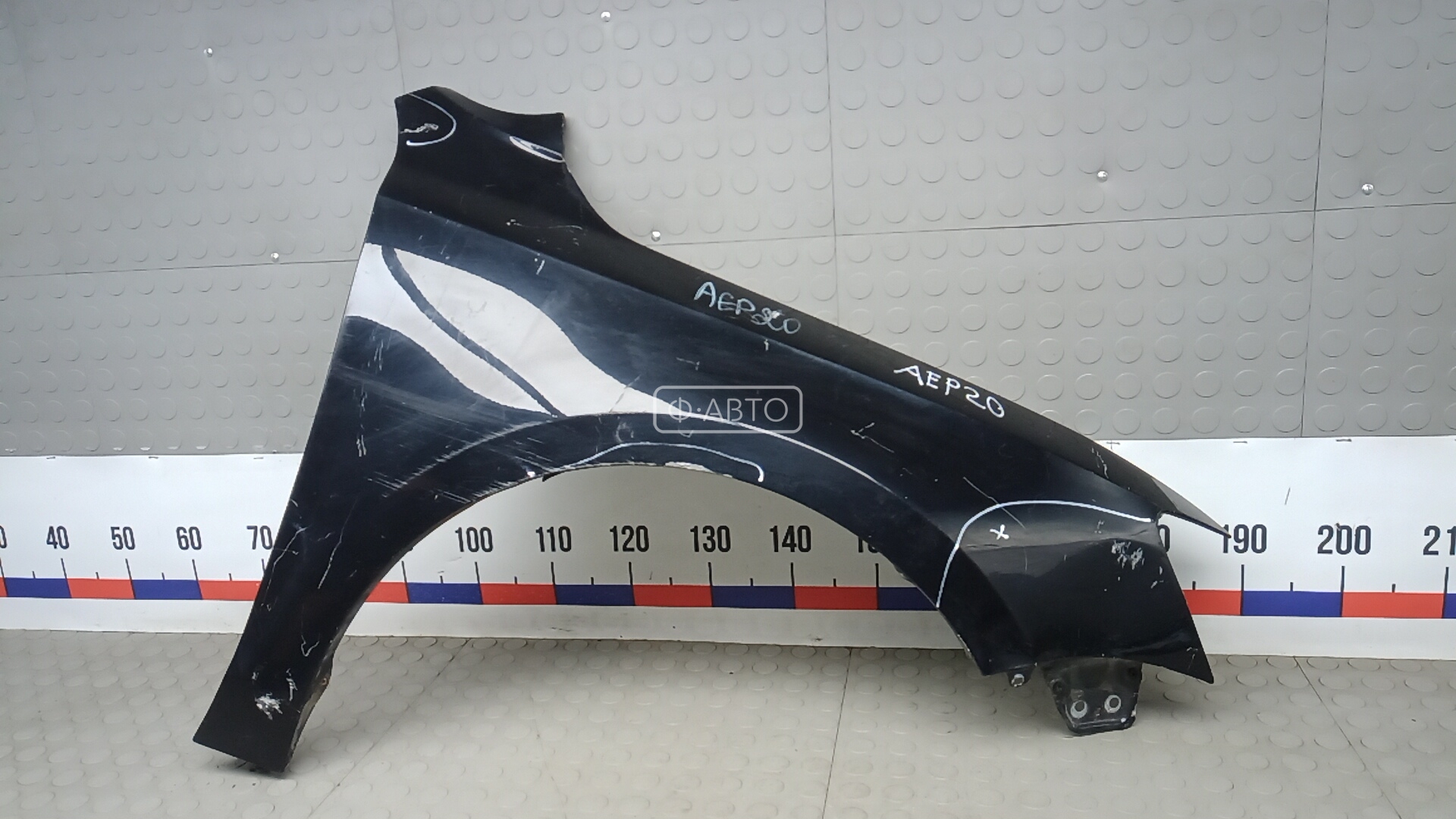 Крыло переднее правое