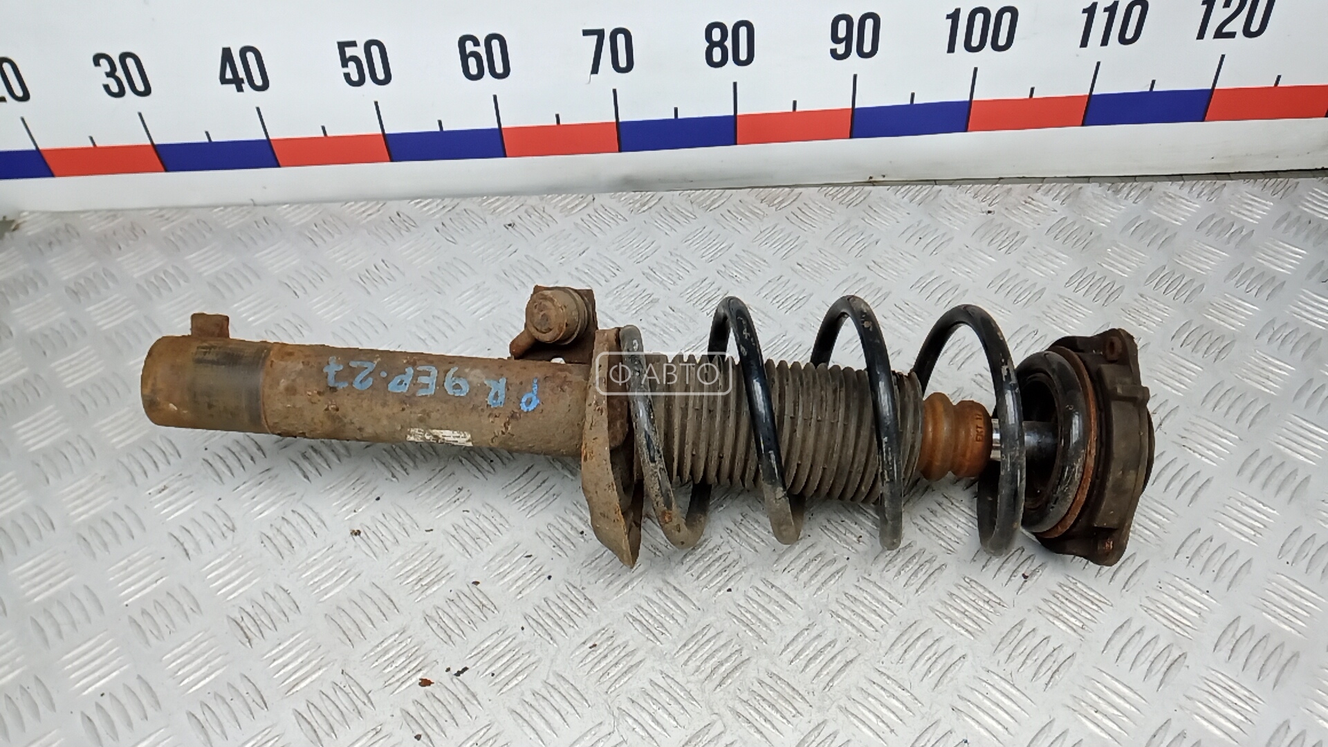 Стойка передняя правая