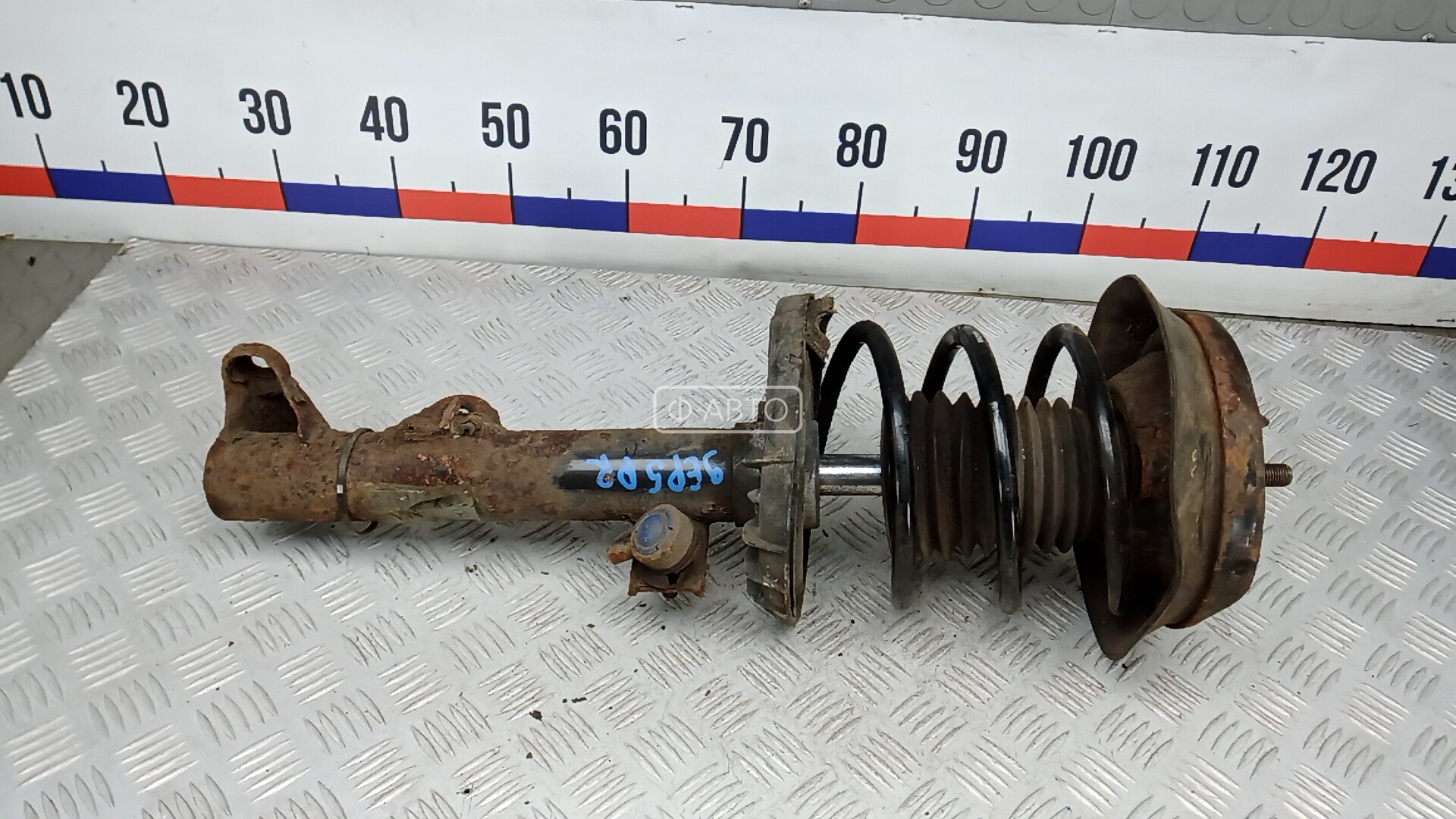 Стойка передняя правая