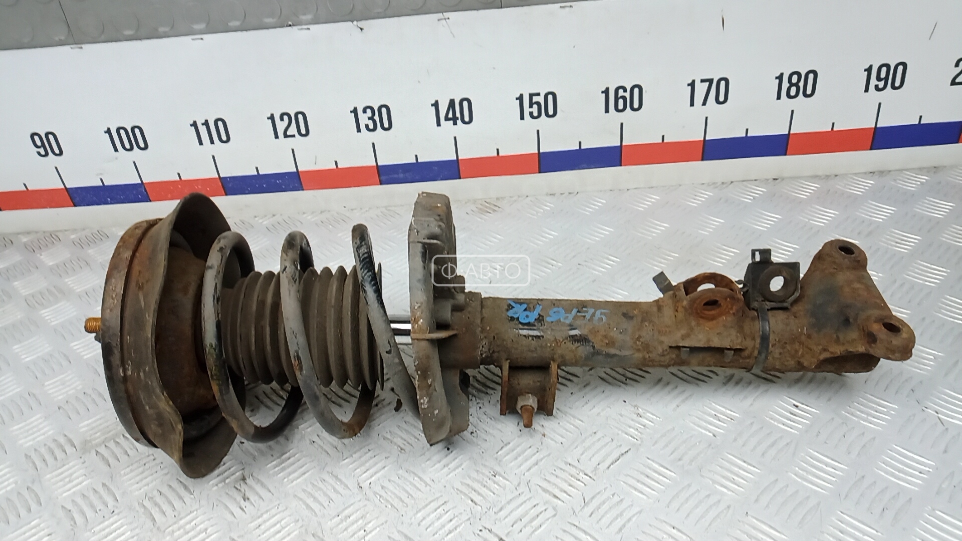 Стойка передняя правая