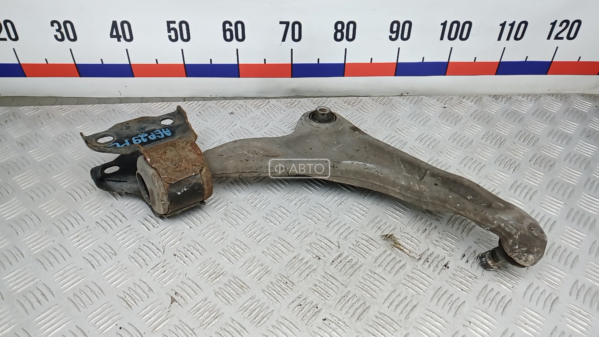Рычаг передний нижний левый