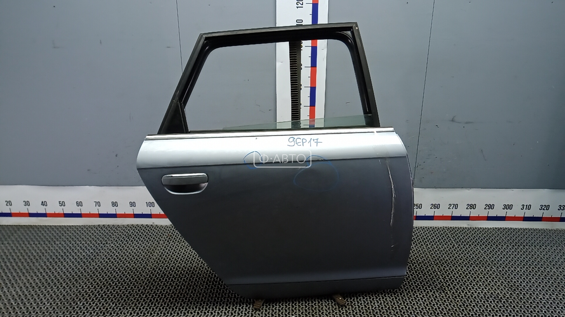 Дверь задняя правая