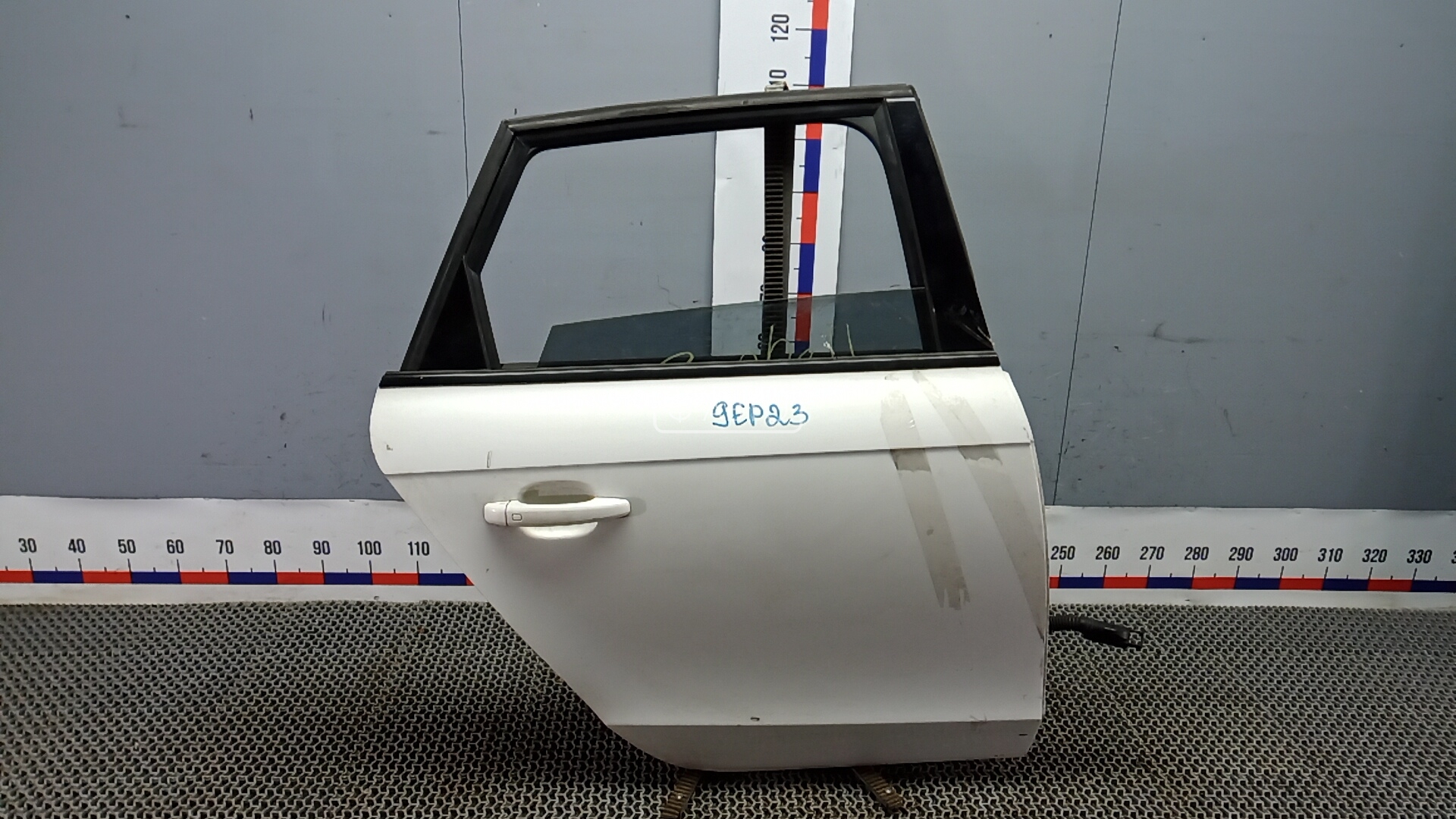 Дверь задняя правая