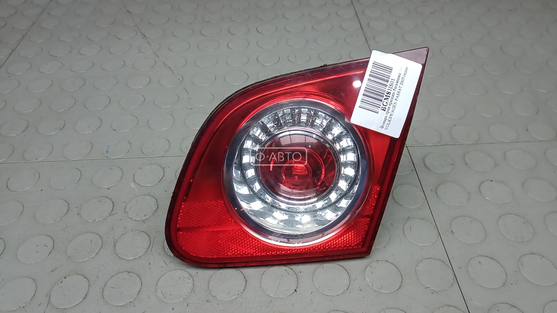 Фонарь правый крышки багажника