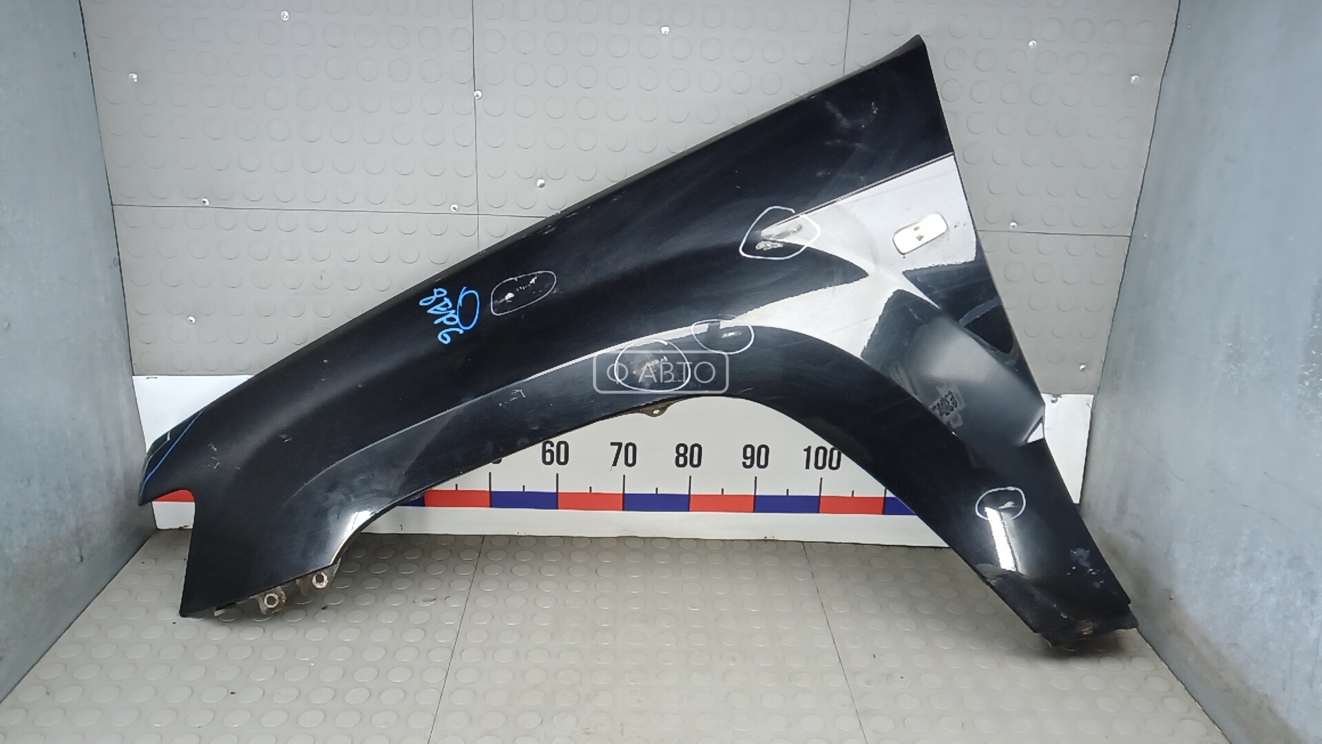 Крыло переднее левое