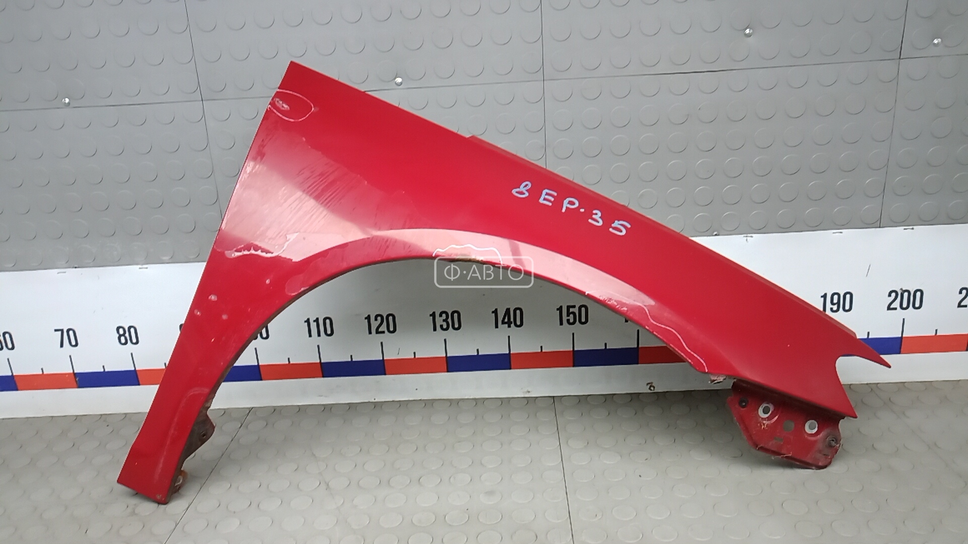 Крыло переднее правое