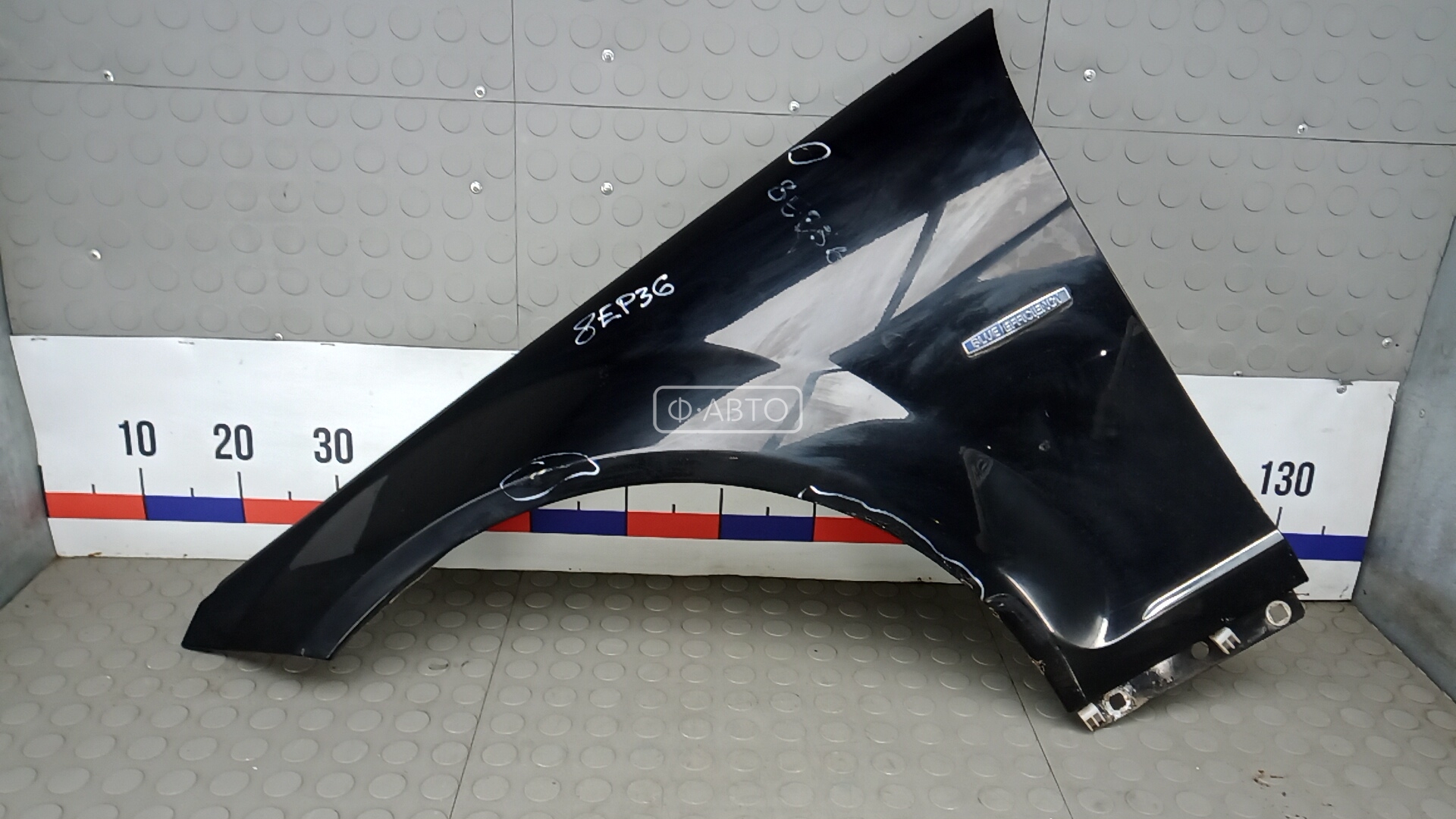 Крыло переднее левое