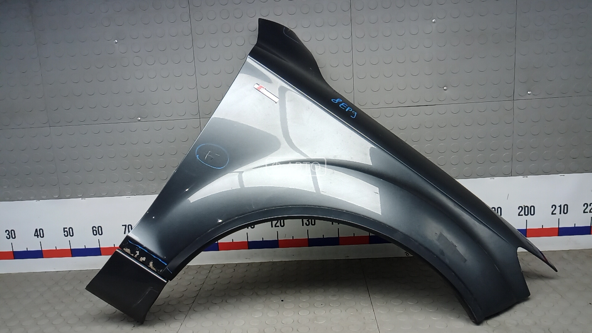 Крыло переднее правое