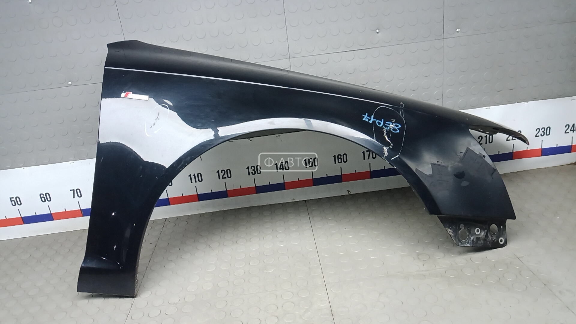 Крыло переднее правое