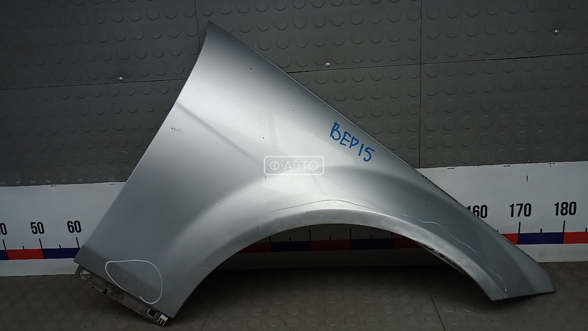 Крыло переднее правое