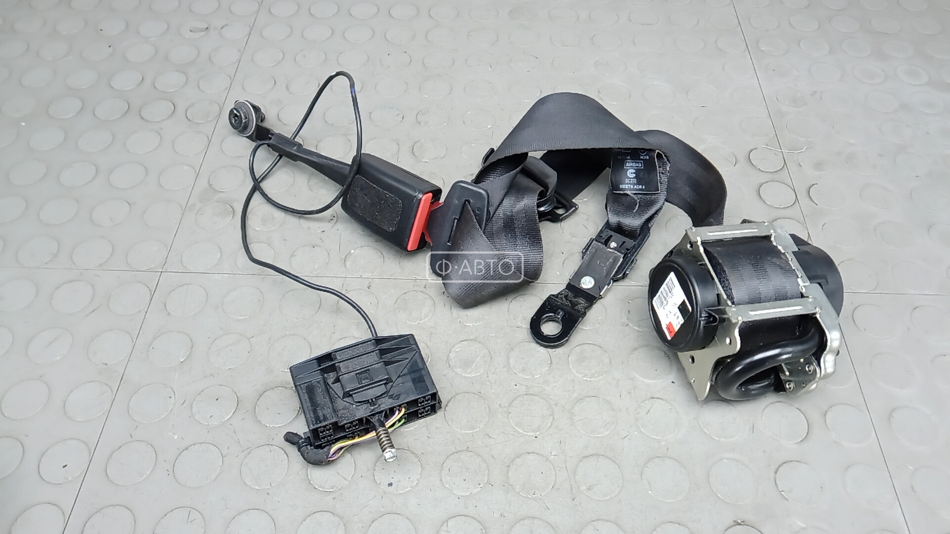 Ремень безопасности с пиропатроном сиденья переднего