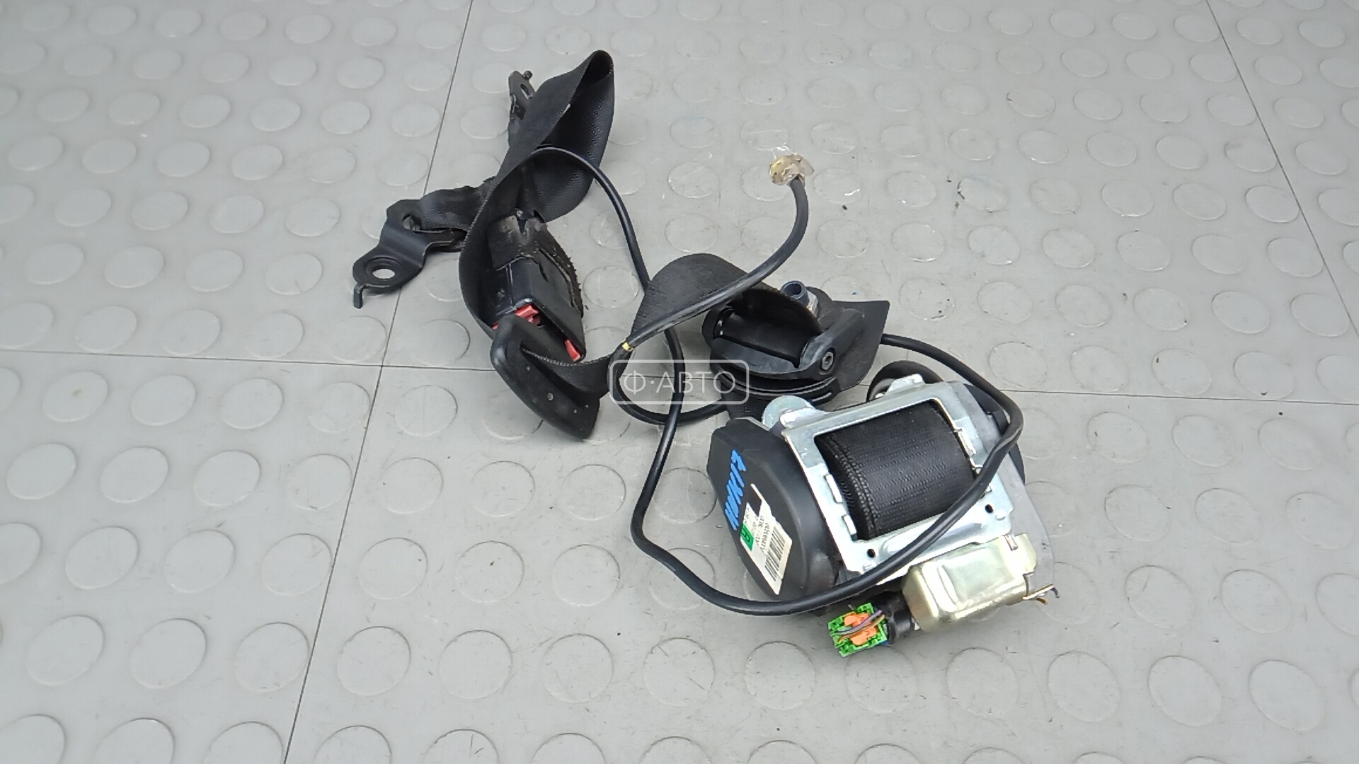 Ремень безопасности с пиропатроном сиденья переднего