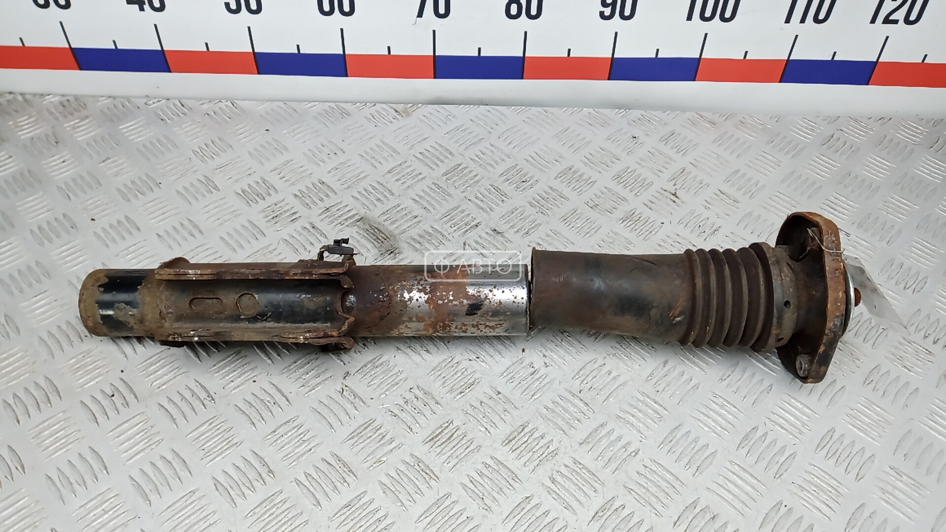 Амортизатор передний правый