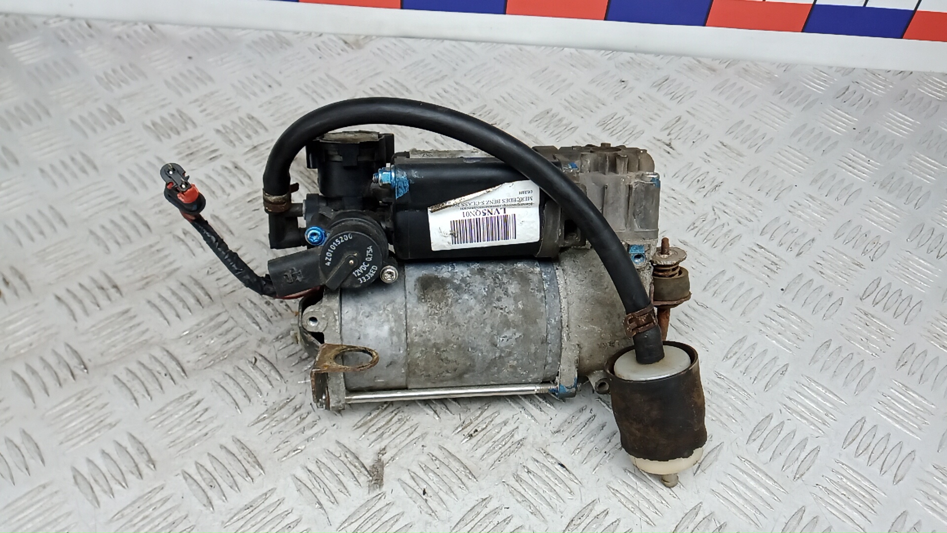 Компрессор пневмоподвески MERCEDES BENZ S-CLASS W220