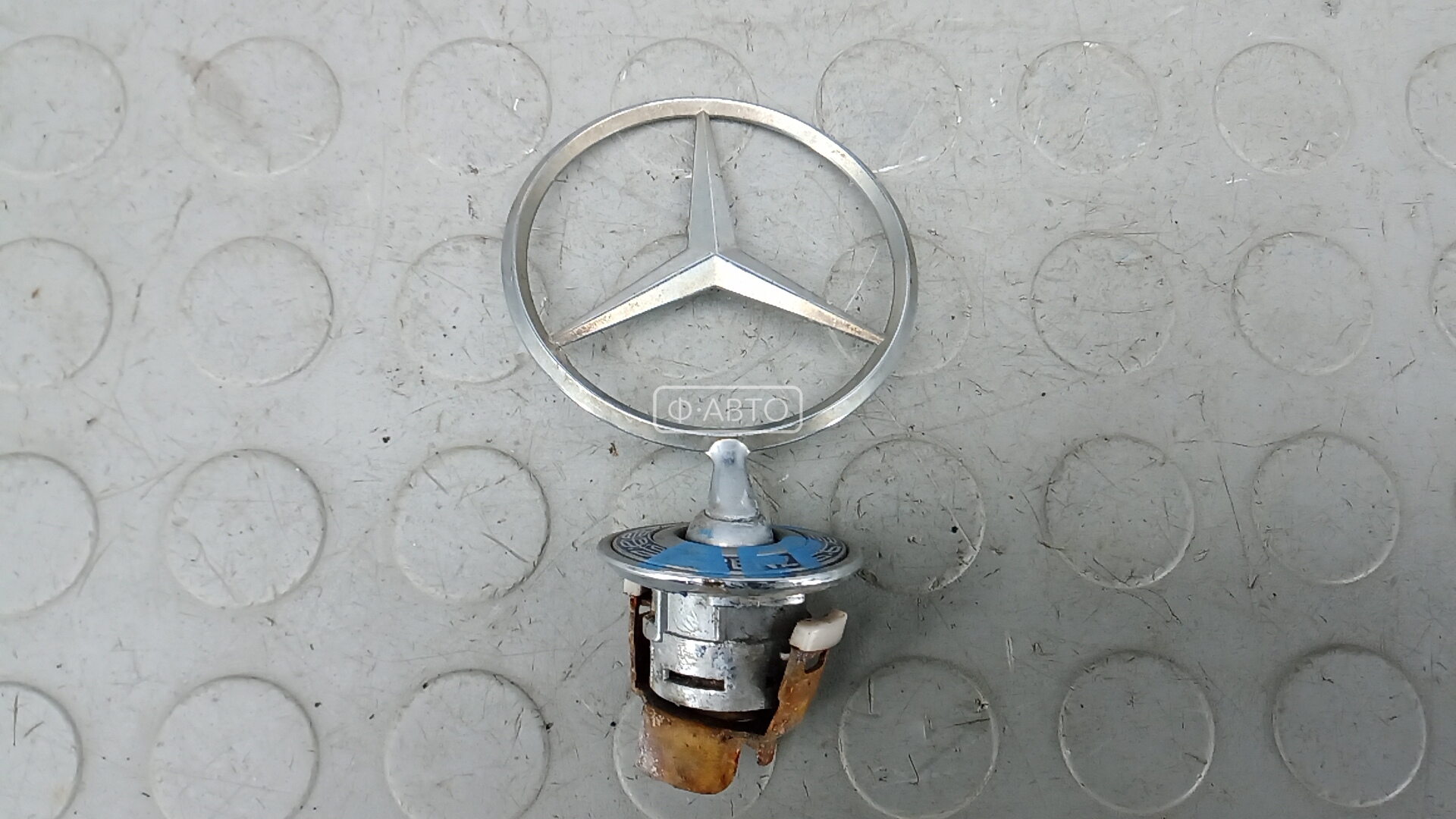 Значок на капот