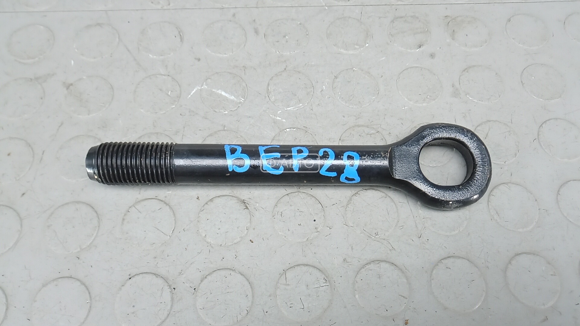 Крюк буксировочный