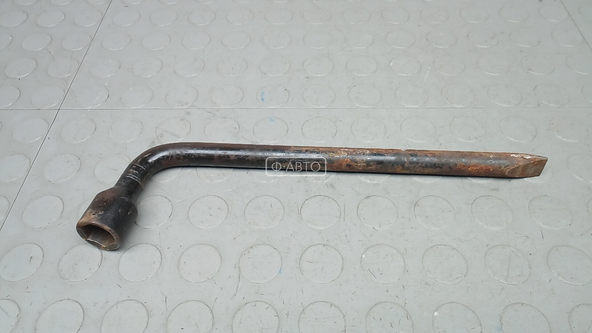 Ключ колесный