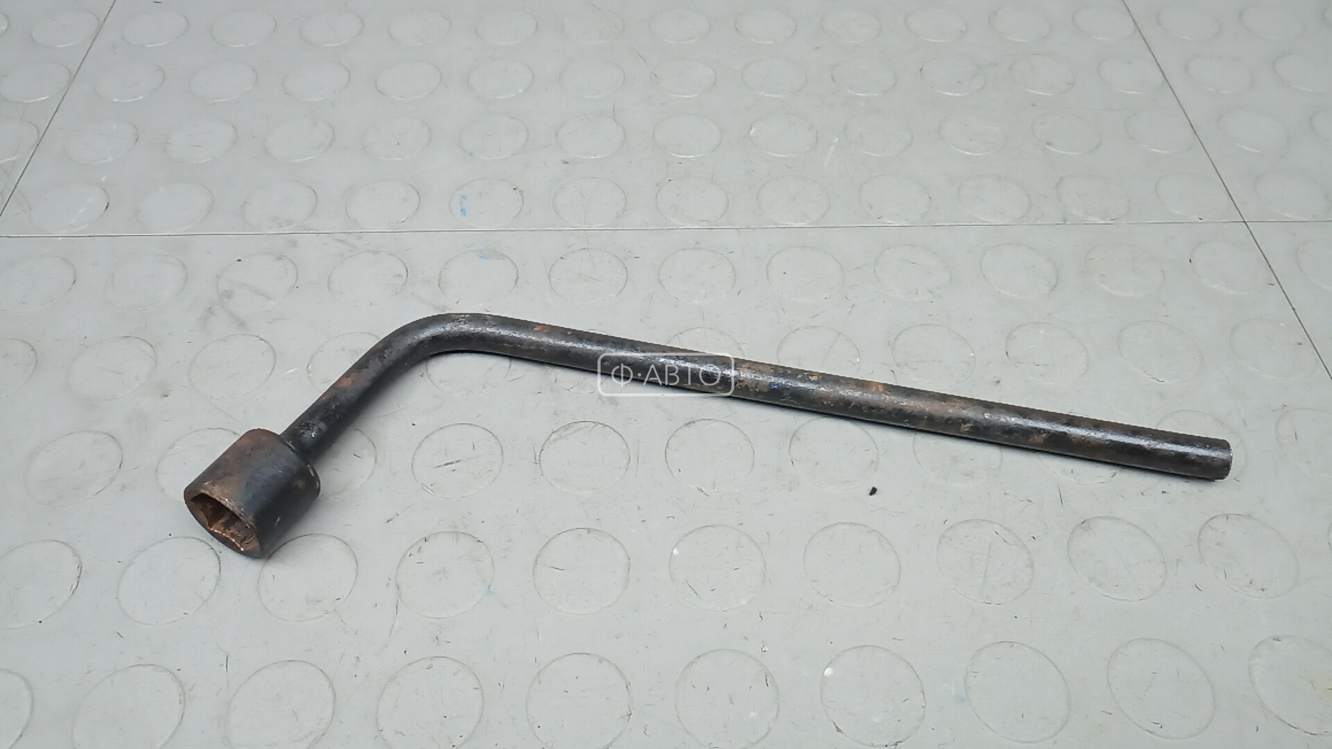 Ключ колесный