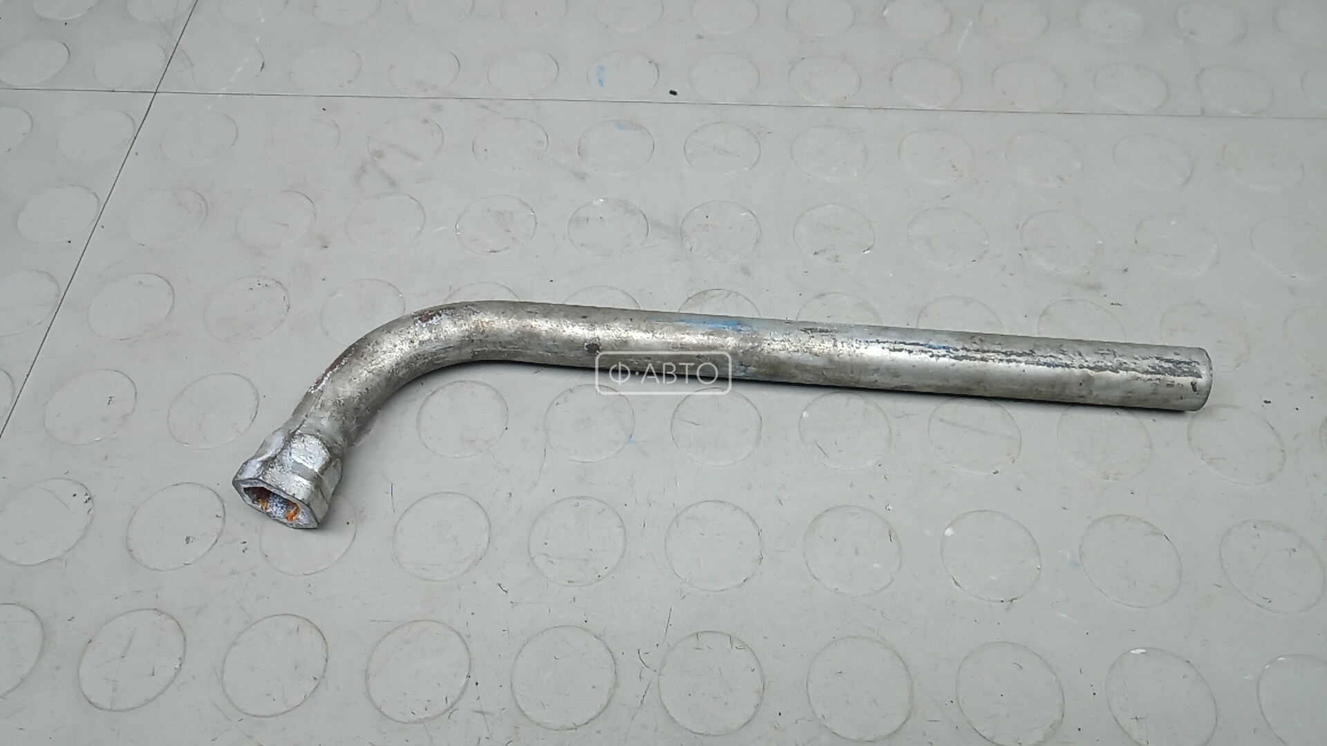 Ключ колесный