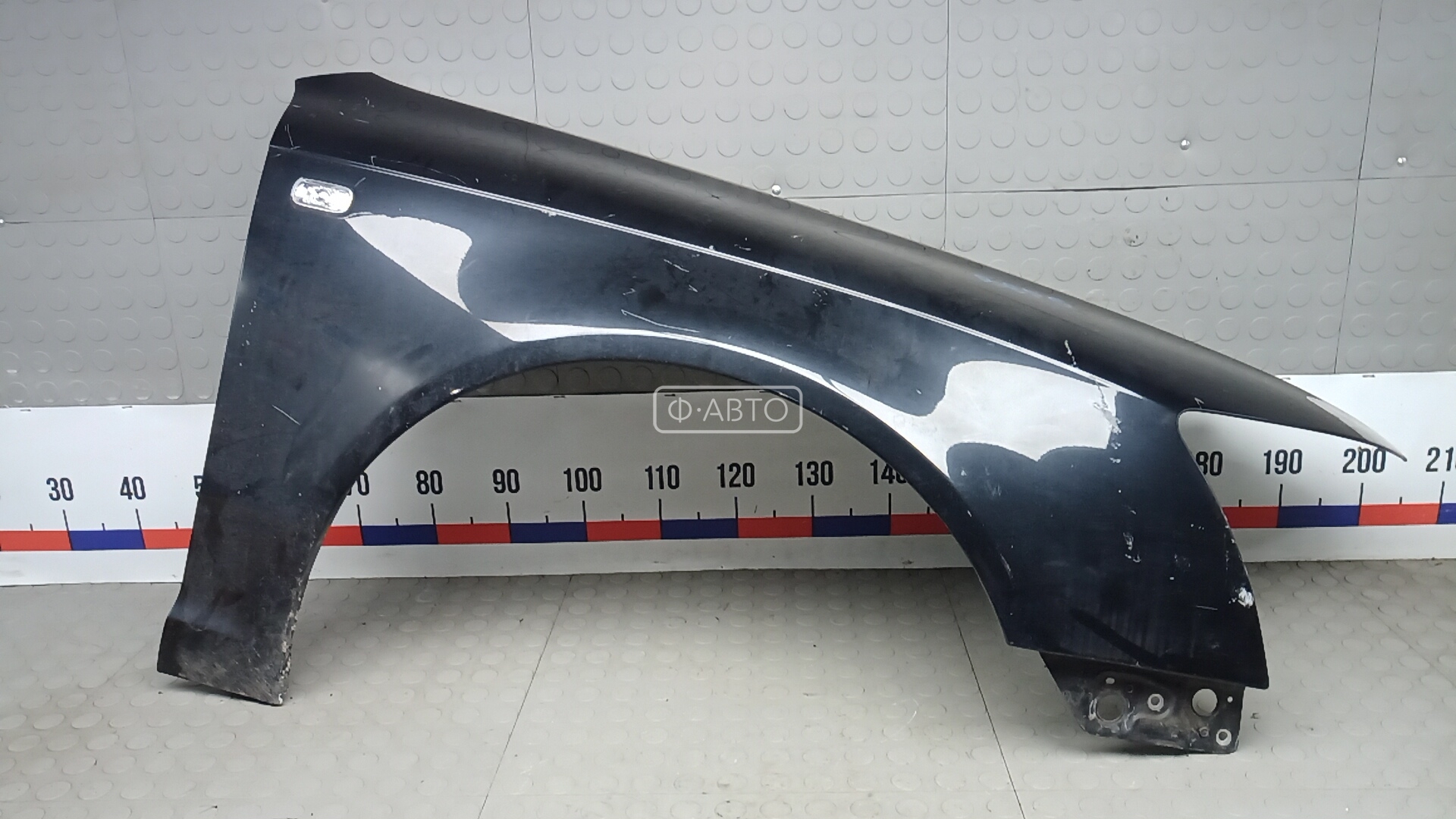 Крыло переднее правое