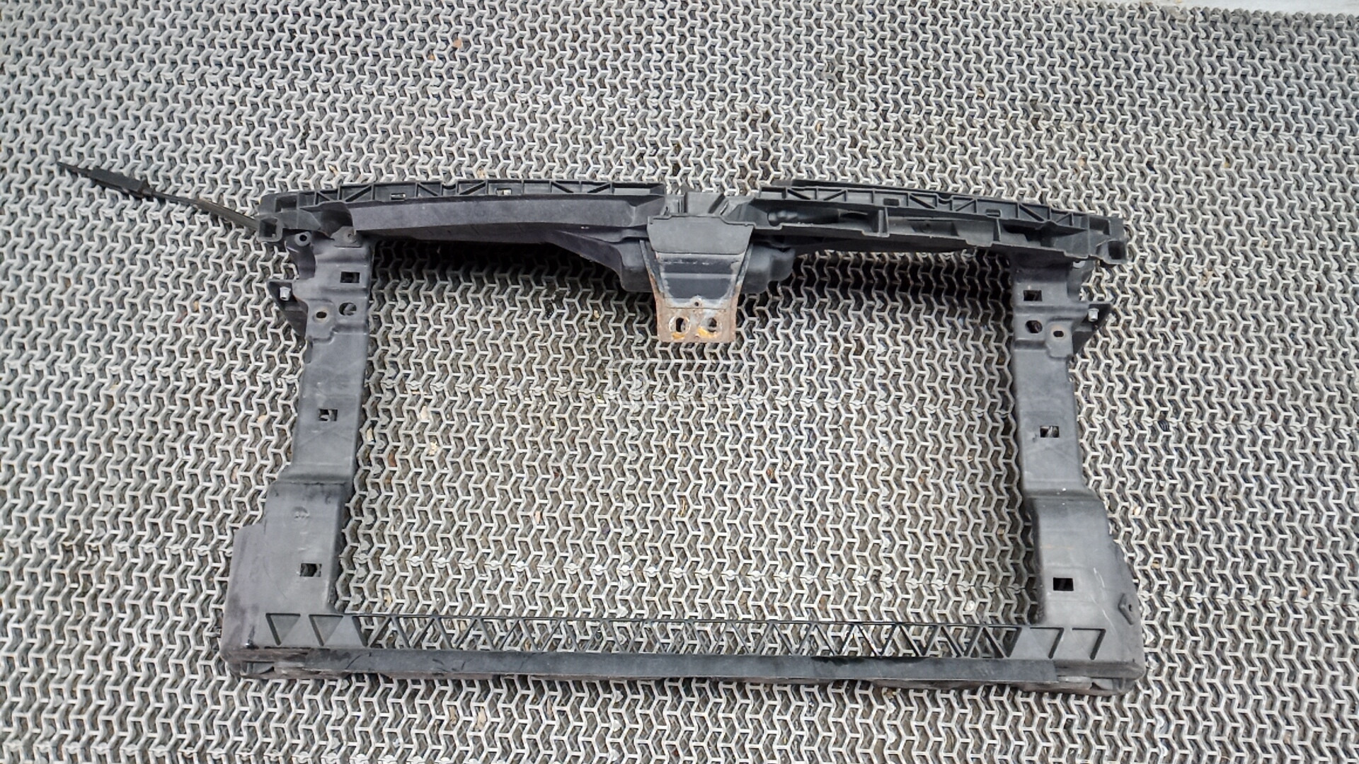 Передняя панель крепления облицовки (телевизор)