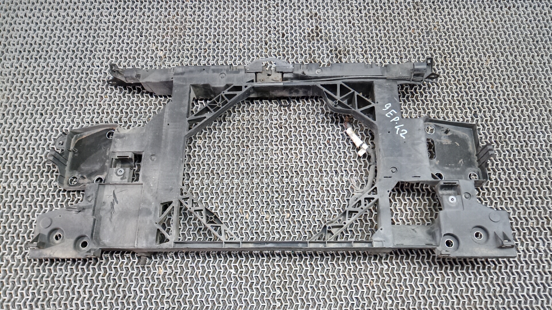 Передняя панель крепления облицовки (телевизор)