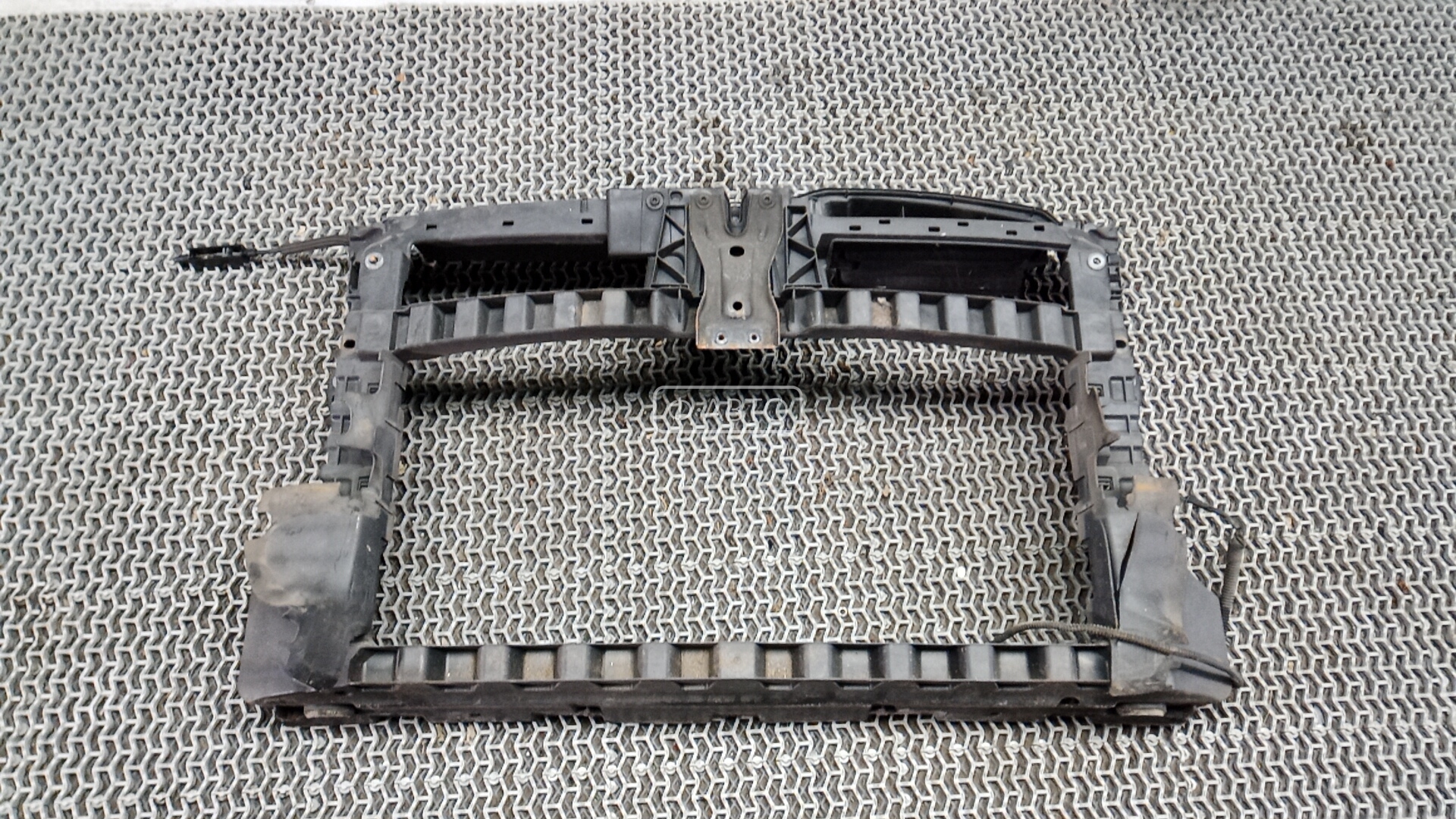 Передняя панель крепления облицовки (телевизор)