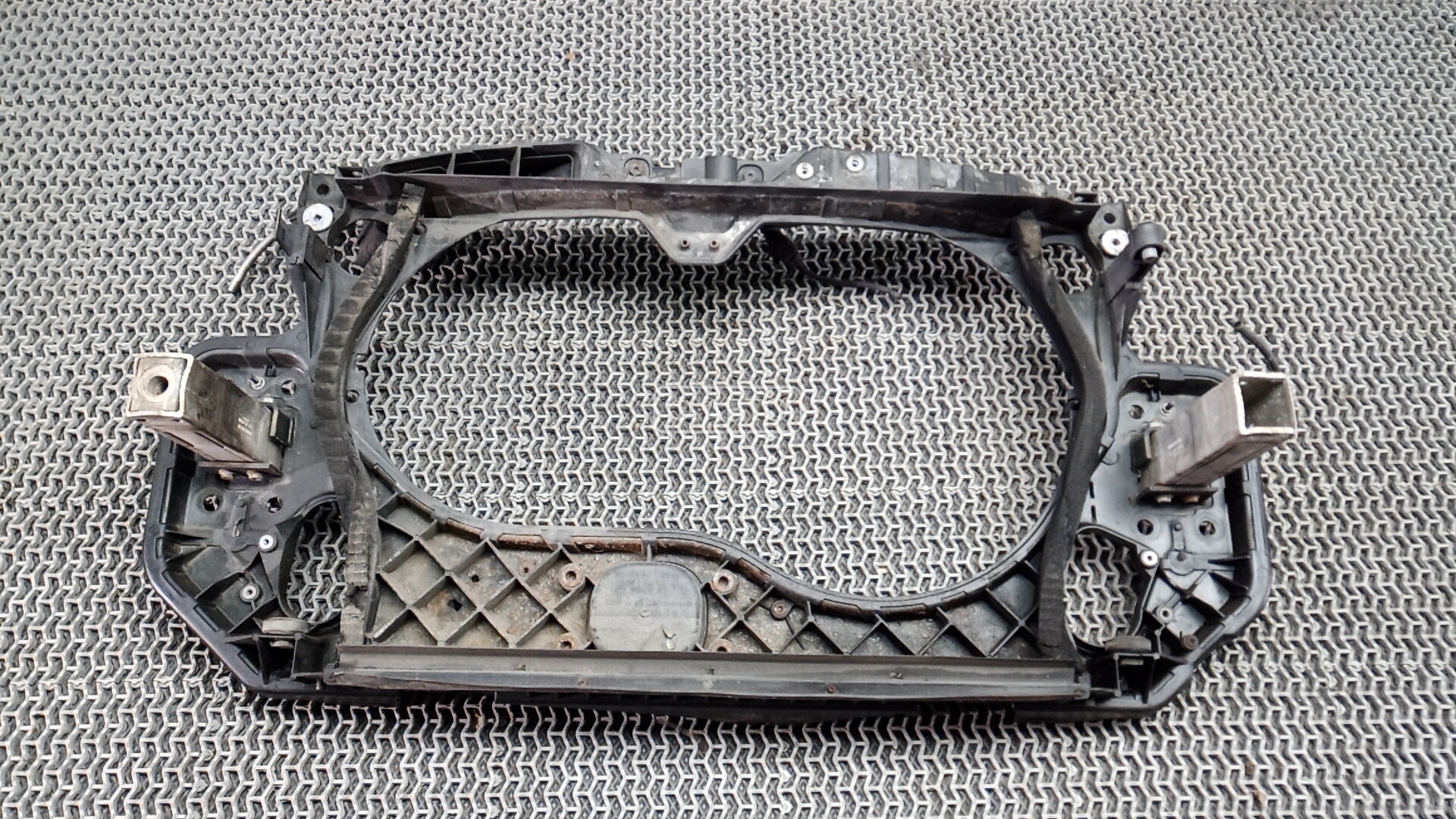 Передняя панель крепления облицовки (телевизор)