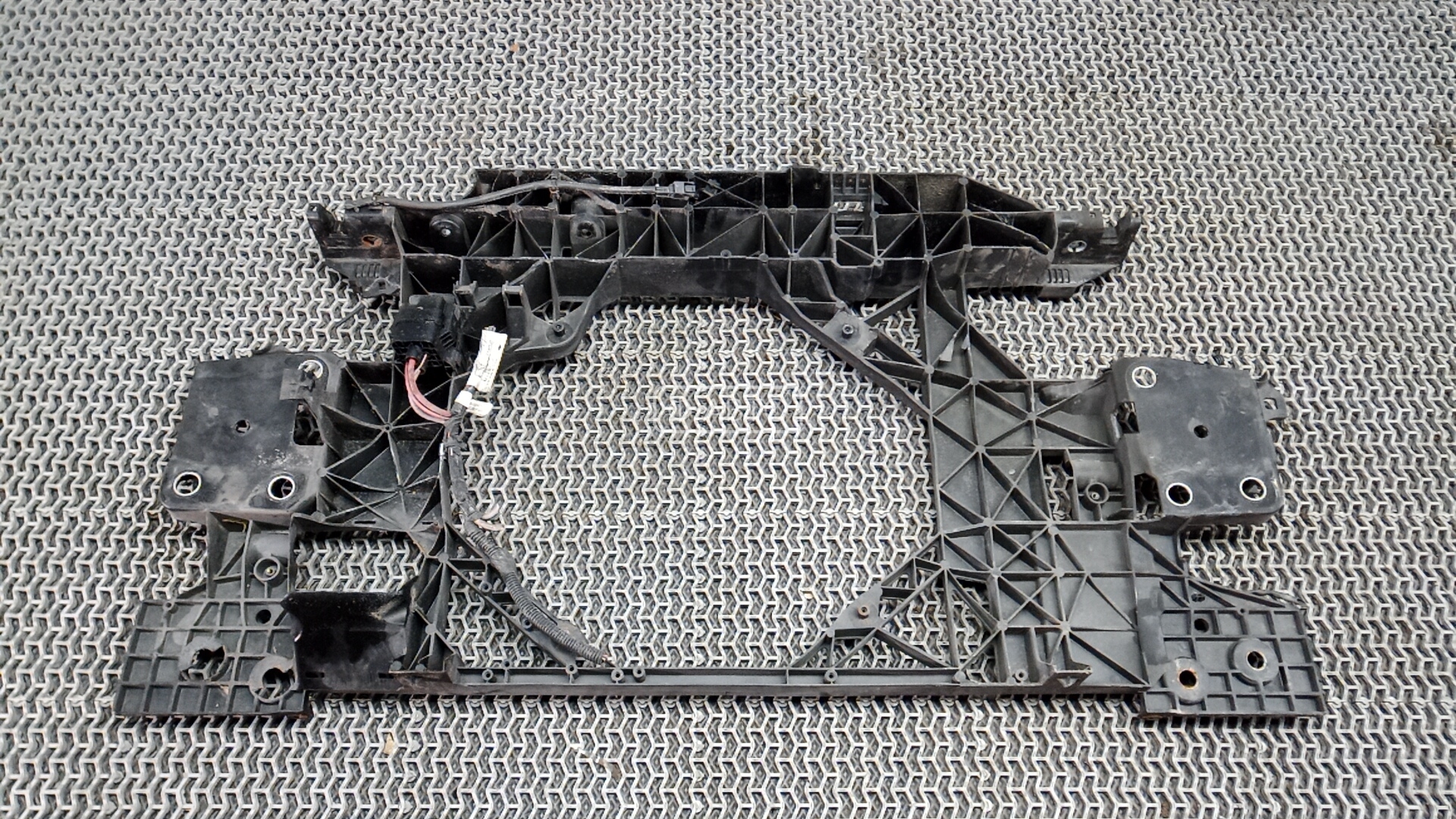 Передняя панель крепления облицовки (телевизор)